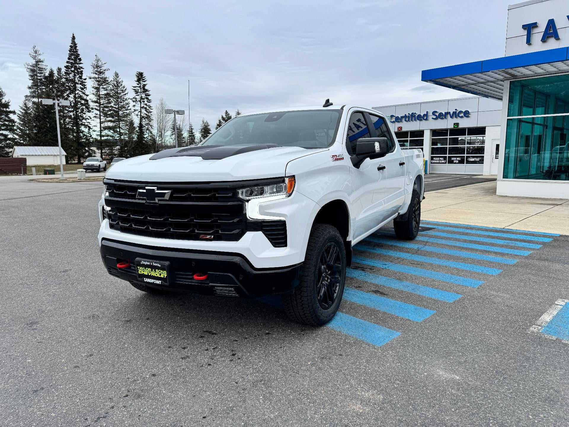 2026 Chevrolet Silverado 1500 LT / TRAIL BOSS / 5.3 LITER V8 / CREW / LEATHER / SAFETY PCKG / SHORT BOX