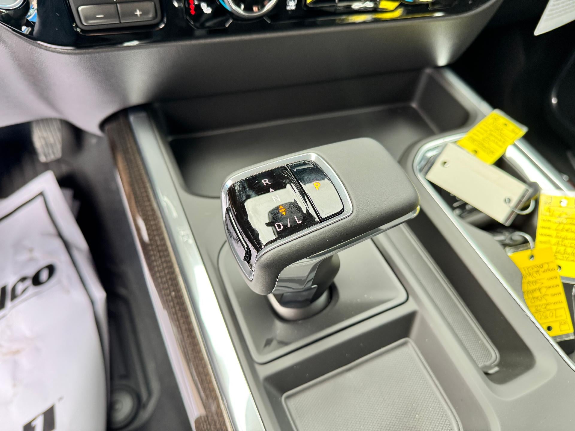 2026 Chevrolet Silverado 1500 LT / TRAIL BOSS / 5.3 LITER V8 / CREW / LEATHER / SAFETY PCKG / SHORT BOX