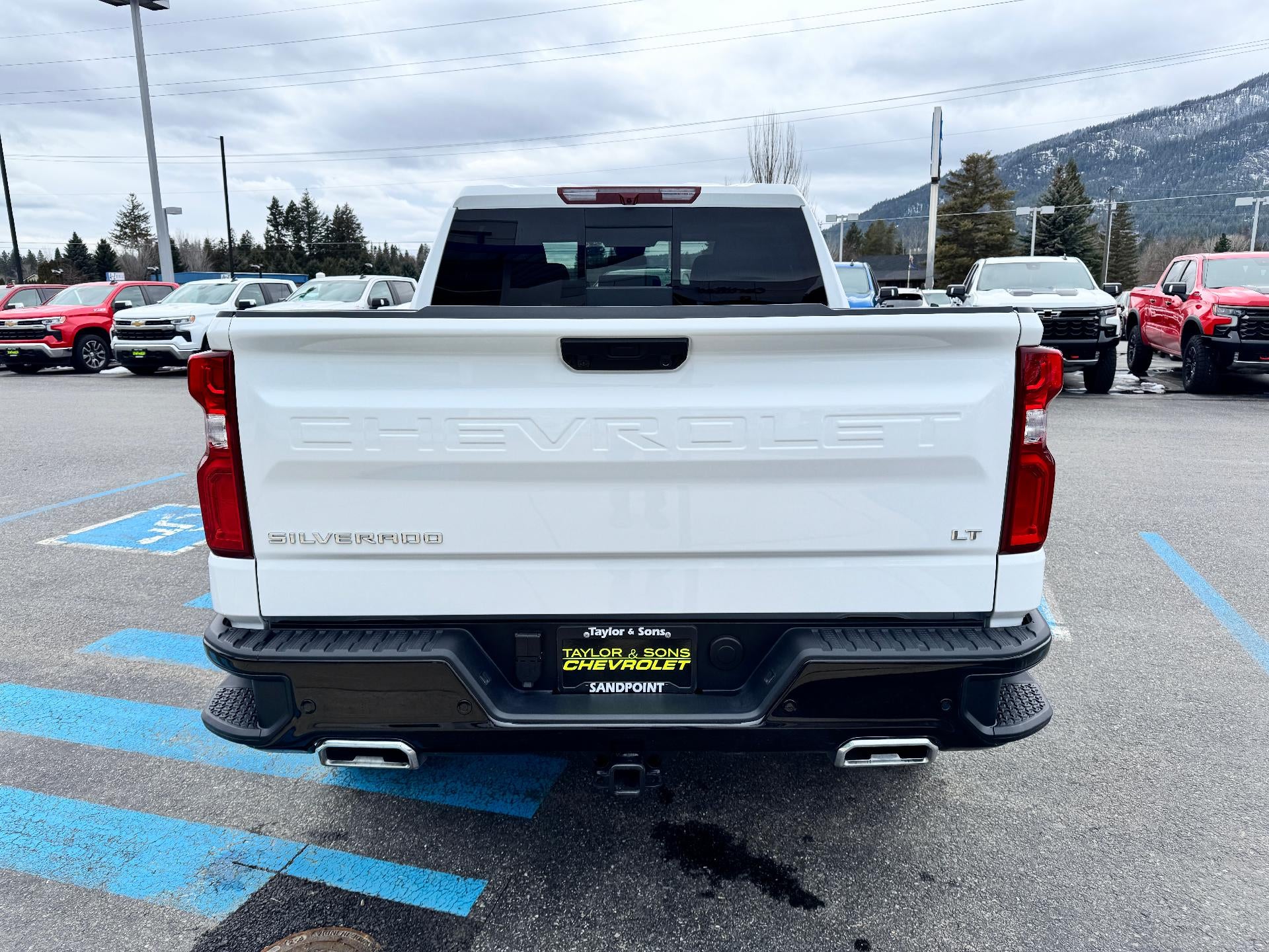 2026 Chevrolet Silverado 1500 LT / TRAIL BOSS / 5.3 LITER V8 / CREW / LEATHER / SAFETY PCKG / SHORT BOX