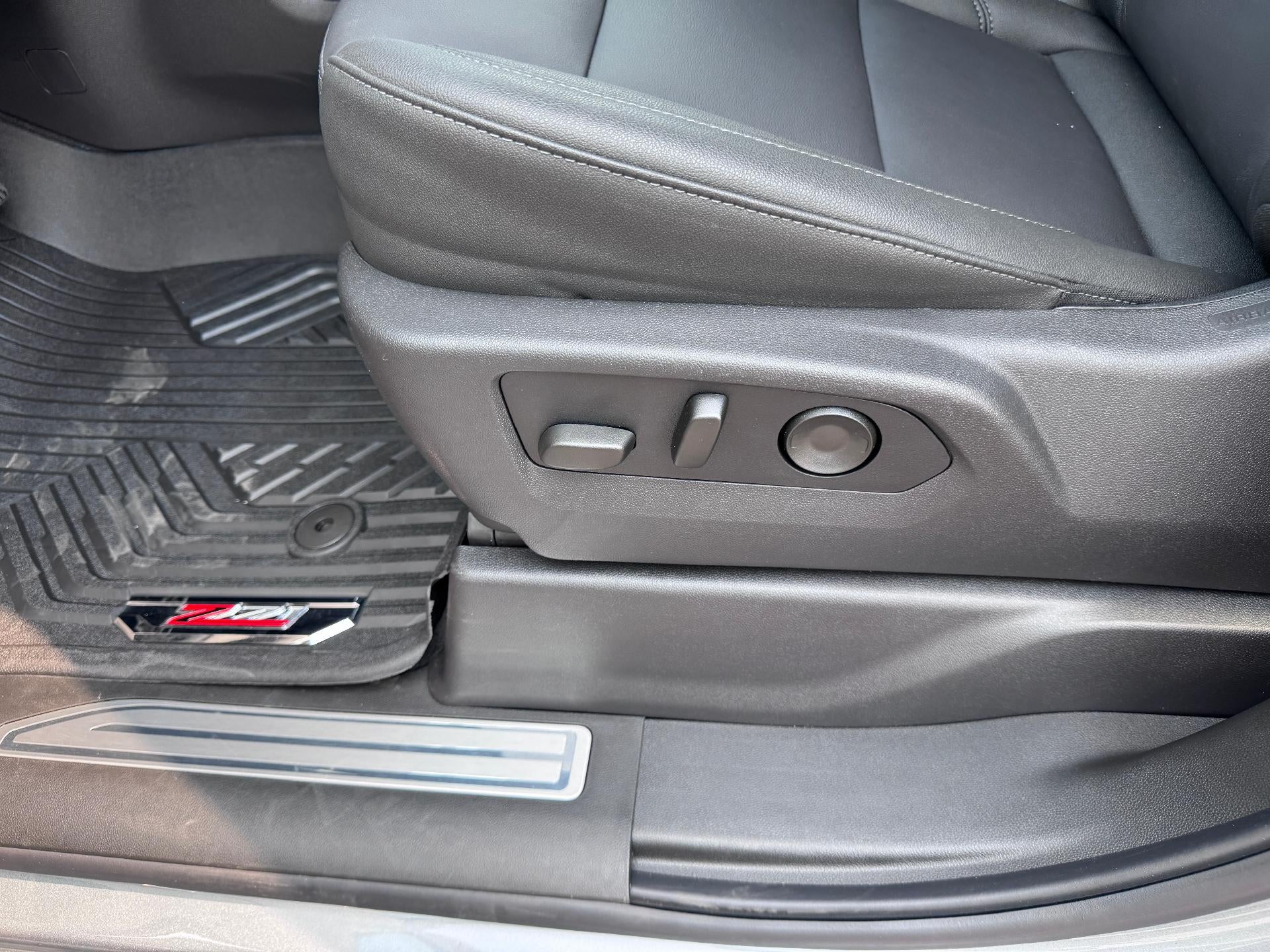 2026 Chevrolet Silverado 1500 LT / TRAIL BOSS / CREW / 6.2 LITER V8 / PREMIUM PCKG / SHORT BOX