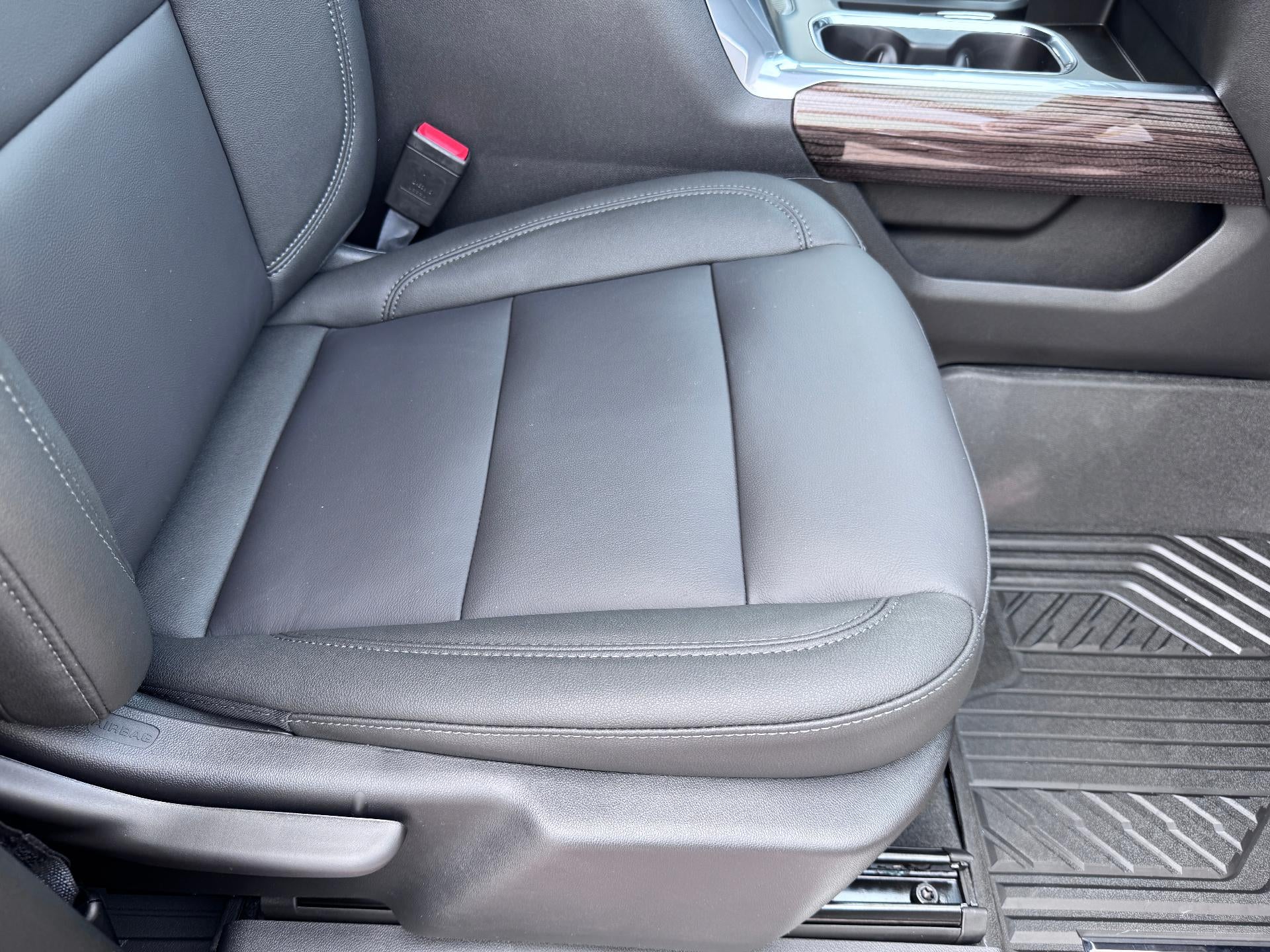 2026 Chevrolet Silverado 1500 LT / TRAIL BOSS / CREW / 6.2 LITER V8 / PREMIUM PCKG / SHORT BOX