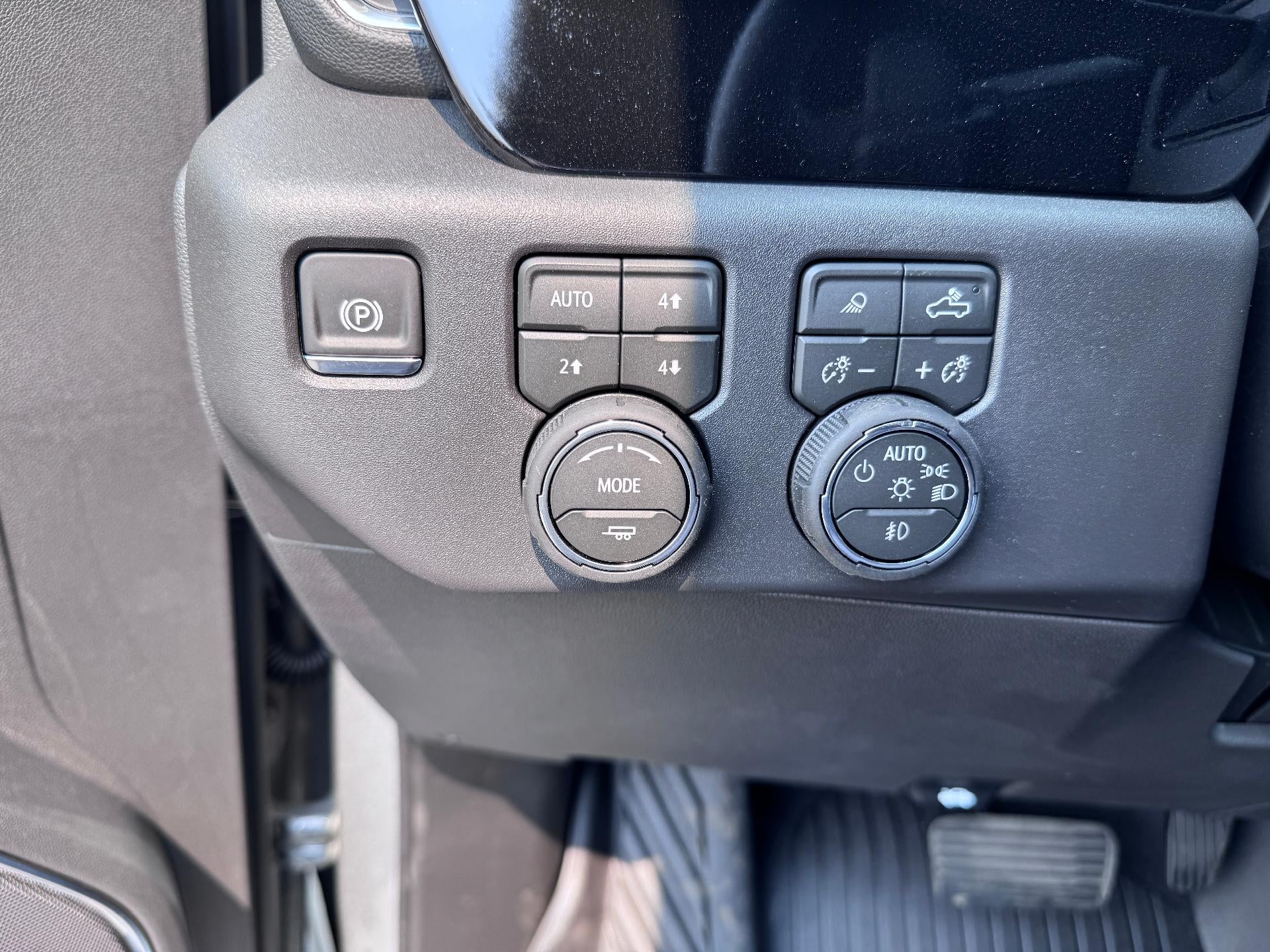 2026 Chevrolet Silverado 1500 LT / TRAIL BOSS / CREW / 6.2 LITER V8 / PREMIUM PCKG / SHORT BOX