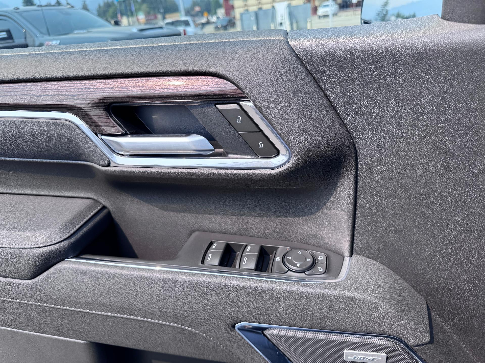 2026 Chevrolet Silverado 1500 LT / TRAIL BOSS / CREW / 6.2 LITER V8 / PREMIUM PCKG / SHORT BOX