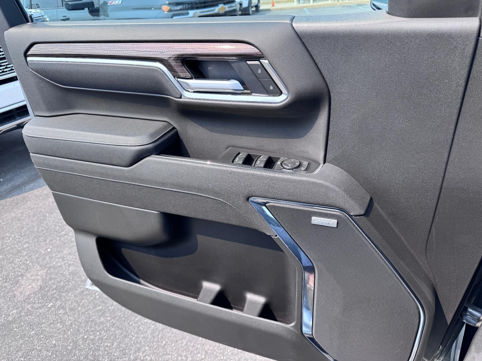 2026 Chevrolet Silverado 1500 LT / TRAIL BOSS / CREW / 6.2 LITER V8 / PREMIUM PCKG / SHORT BOX