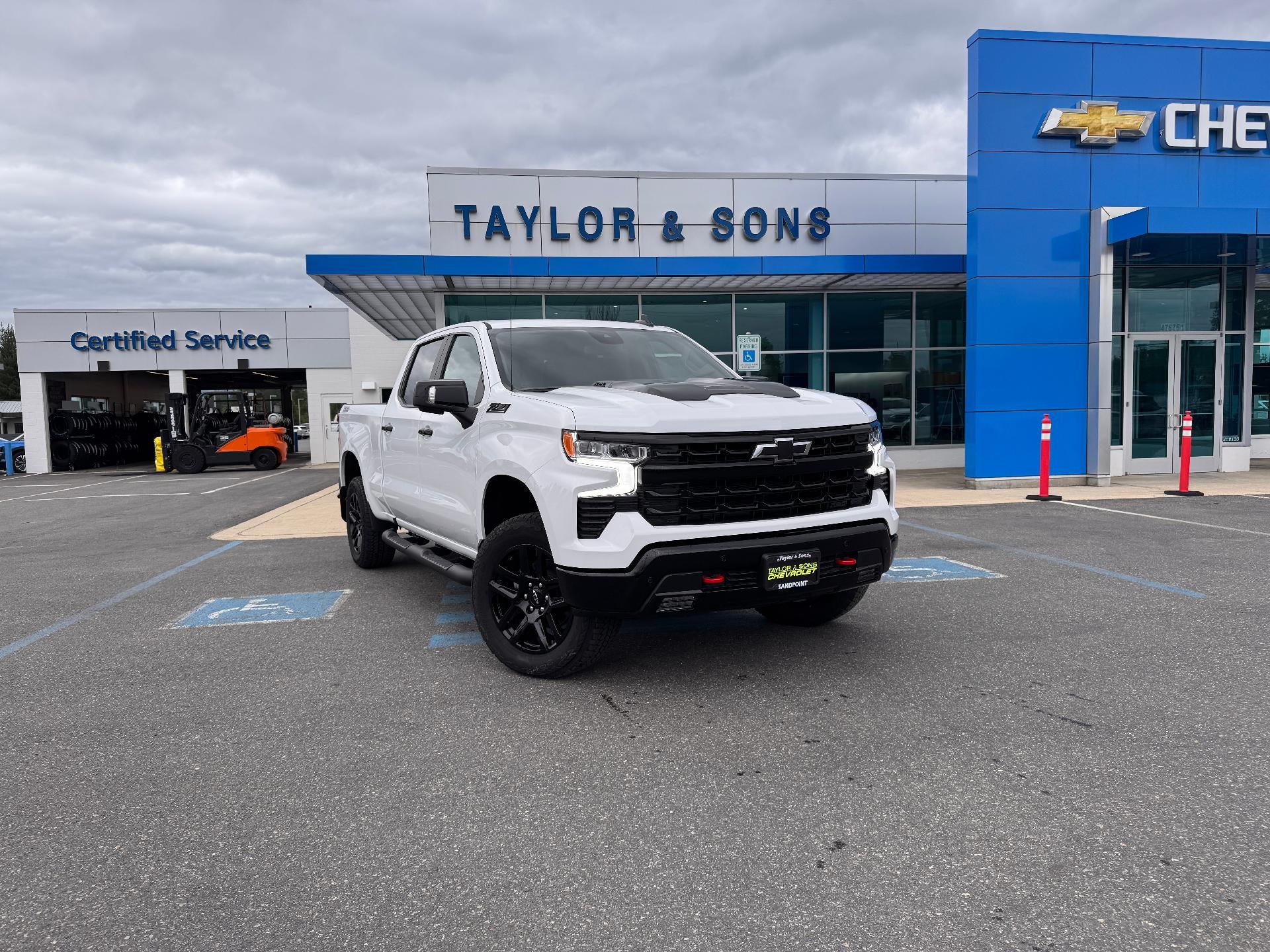 2026 Chevrolet Silverado 1500 LT / TRAIL BOSS / CREW / 6.2 LITER V8 / PREMIUM PCKG / STANDARD BOX