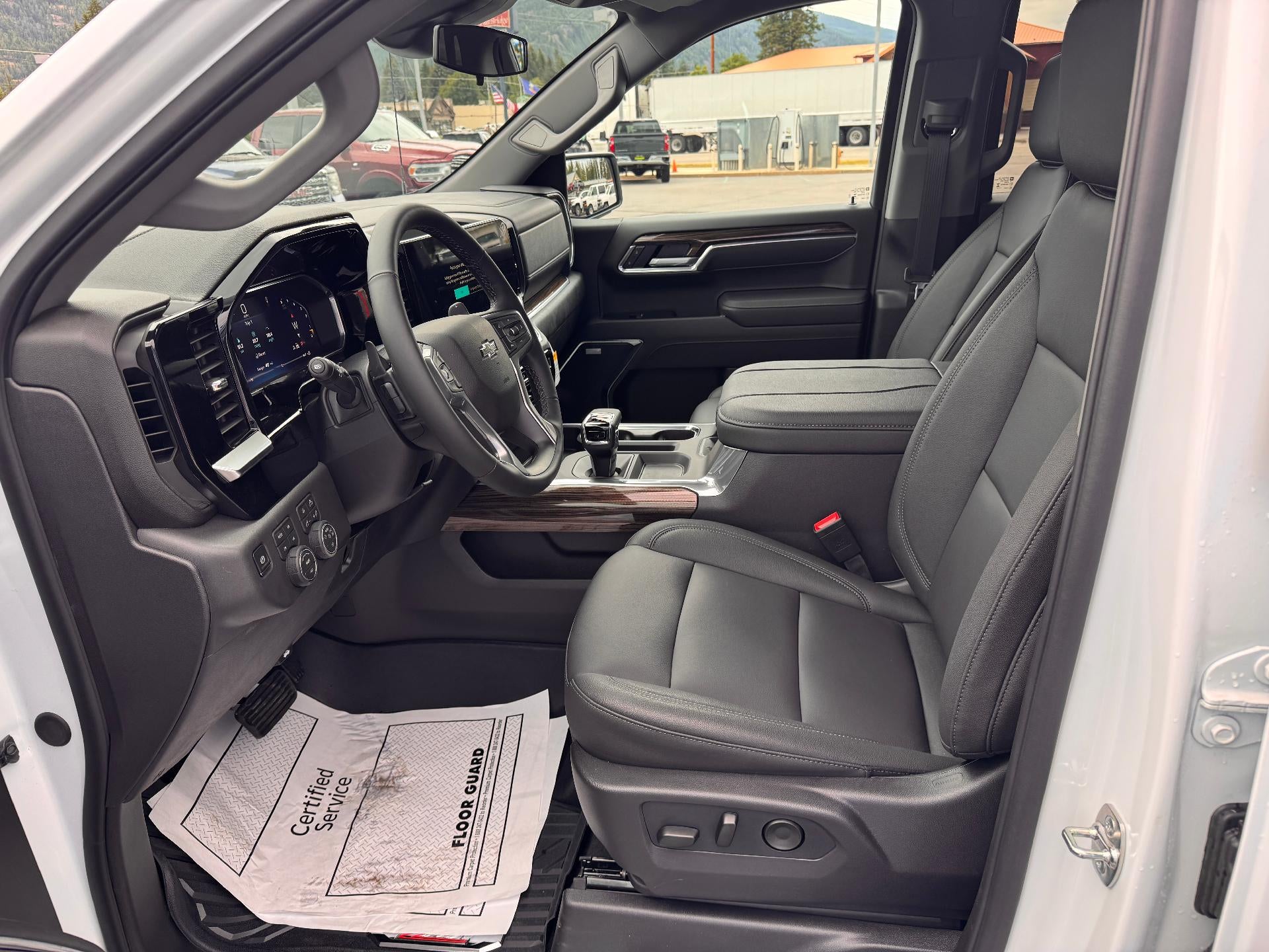 2026 Chevrolet Silverado 1500 LT / TRAIL BOSS / CREW / 6.2 LITER V8 / PREMIUM PCKG / STANDARD BOX