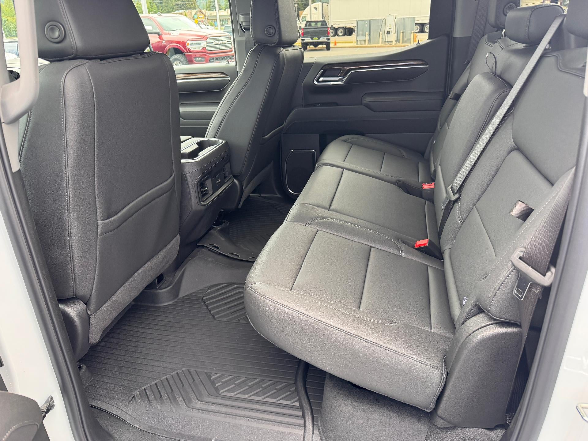 2026 Chevrolet Silverado 1500 LT / TRAIL BOSS / CREW / 6.2 LITER V8 / PREMIUM PCKG / STANDARD BOX