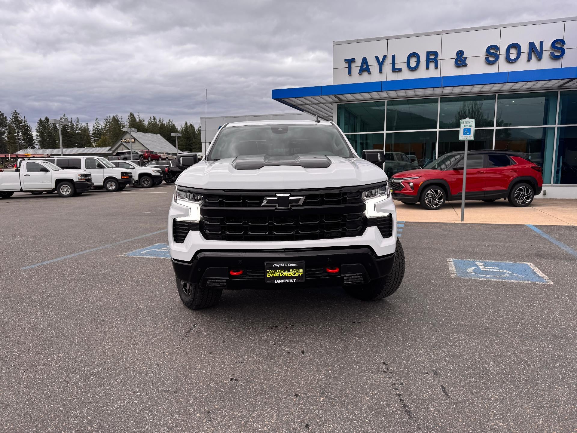 2026 Chevrolet Silverado 1500 LT / TRAIL BOSS / CREW / 6.2 LITER V8 / PREMIUM PCKG / STANDARD BOX