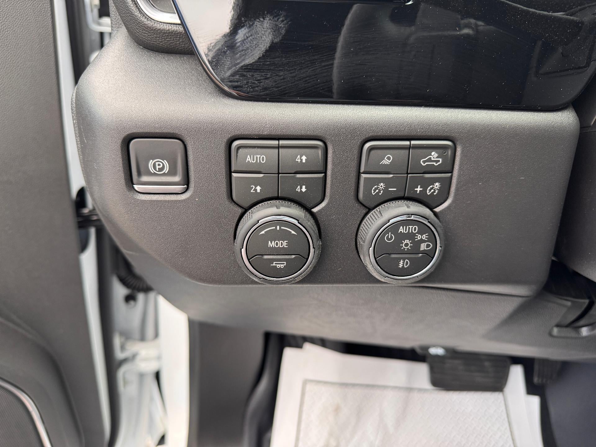 2026 Chevrolet Silverado 1500 LT / TRAIL BOSS / CREW / 6.2 LITER V8 / PREMIUM PCKG / STANDARD BOX