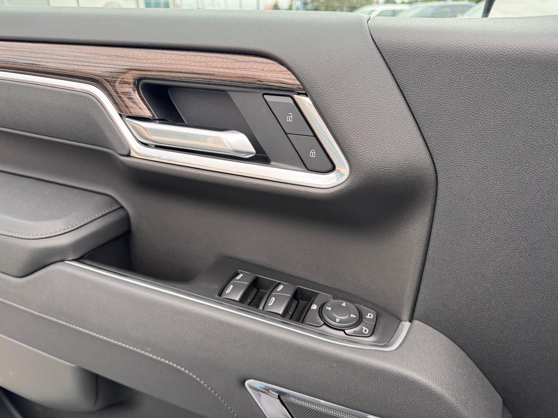2026 Chevrolet Silverado 1500 LT / TRAIL BOSS / CREW / 6.2 LITER V8 / PREMIUM PCKG / STANDARD BOX