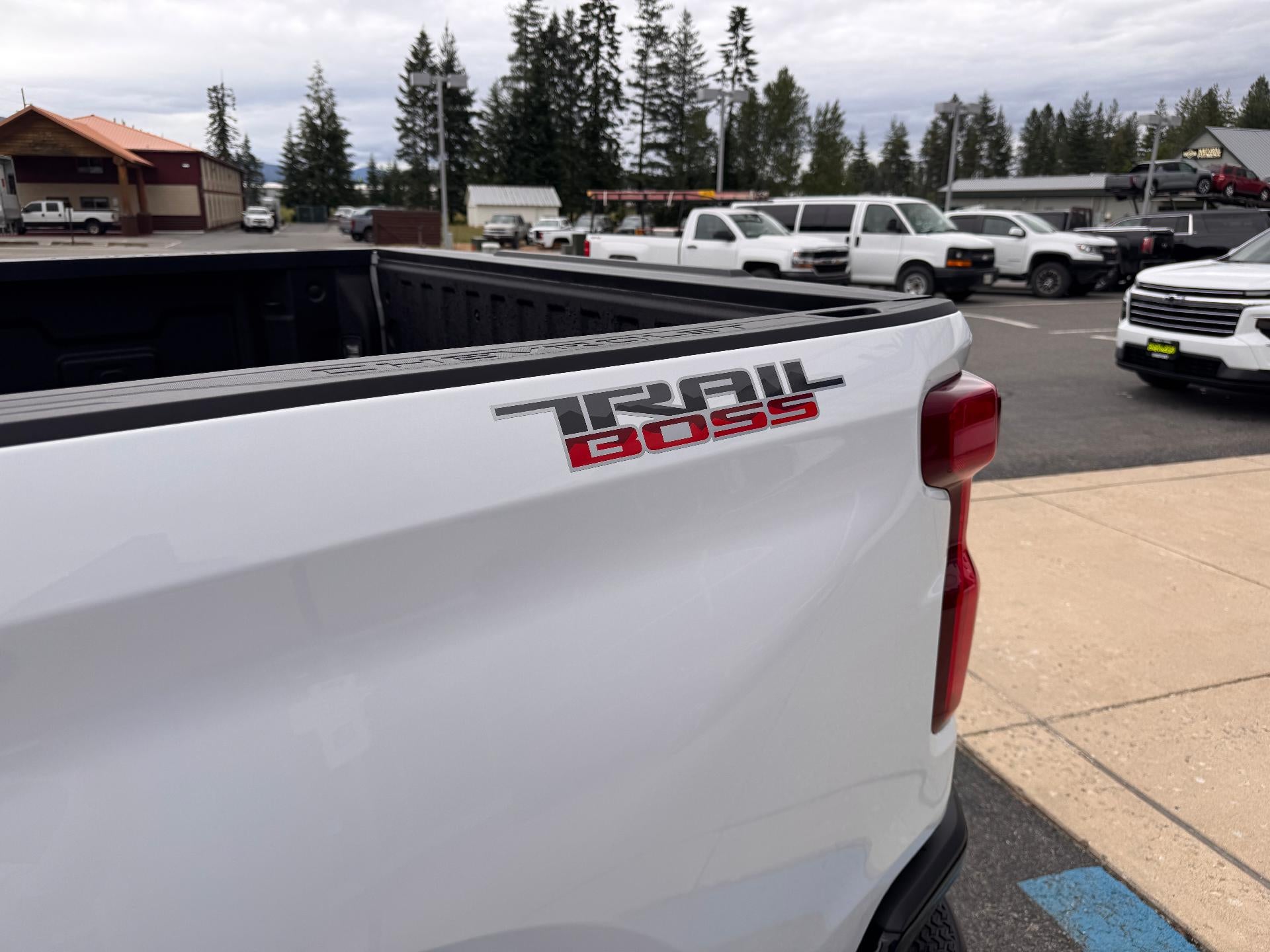 2026 Chevrolet Silverado 1500 LT / TRAIL BOSS / CREW / 6.2 LITER V8 / PREMIUM PCKG / STANDARD BOX