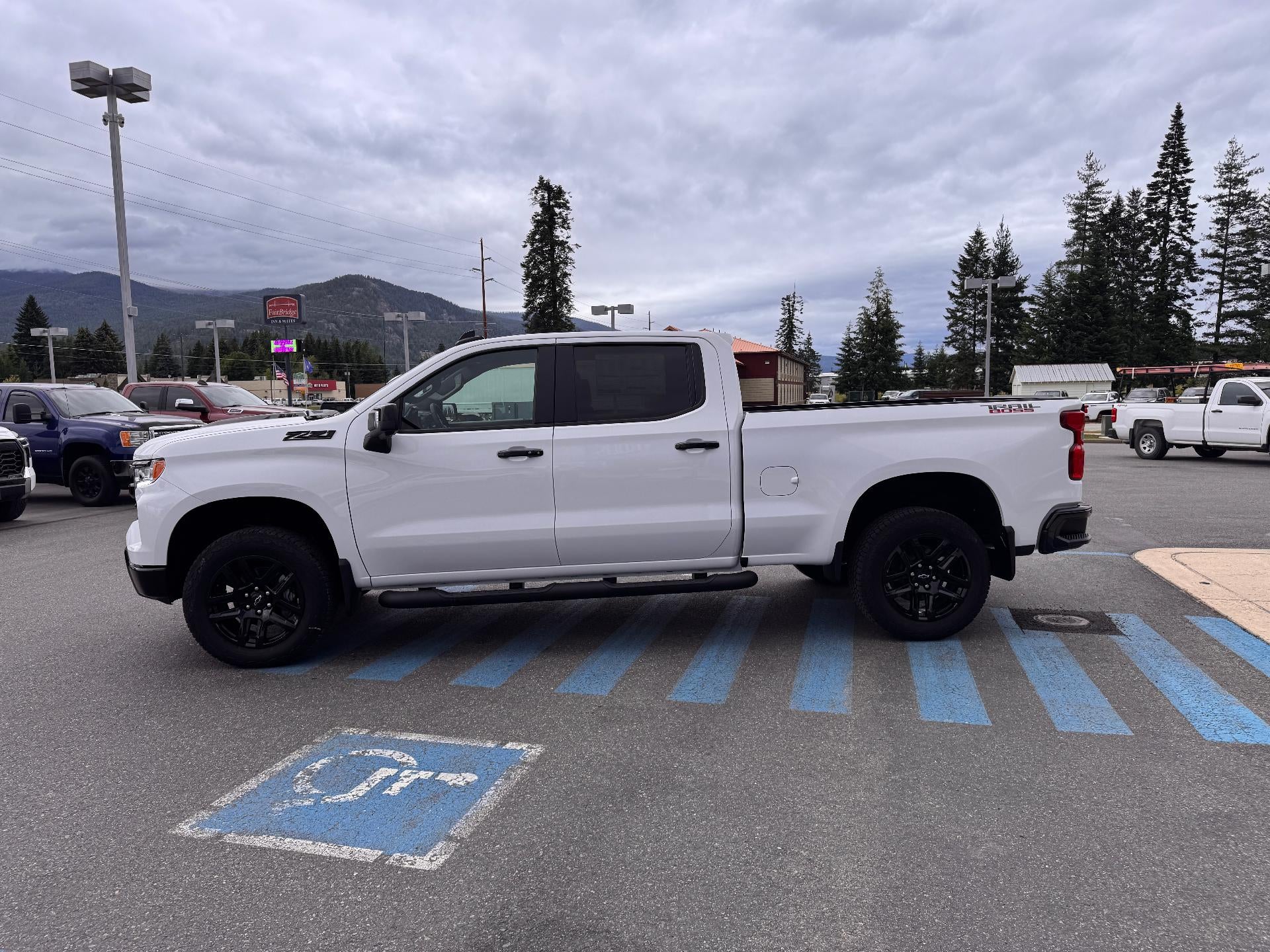 2026 Chevrolet Silverado 1500 LT / TRAIL BOSS / CREW / 6.2 LITER V8 / PREMIUM PCKG / STANDARD BOX