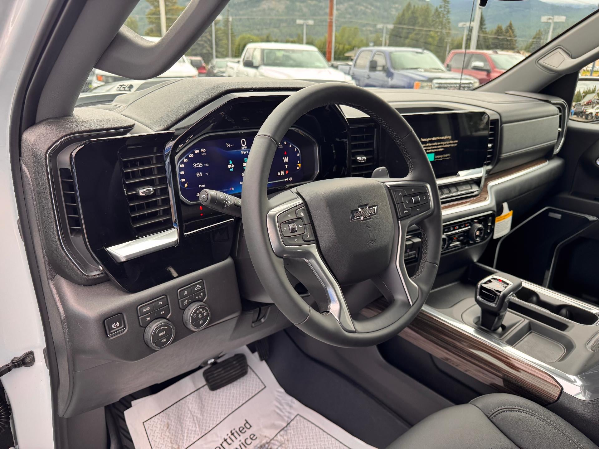 2026 Chevrolet Silverado 1500 LT / TRAIL BOSS / CREW / 6.2 LITER V8 / PREMIUM PCKG / STANDARD BOX