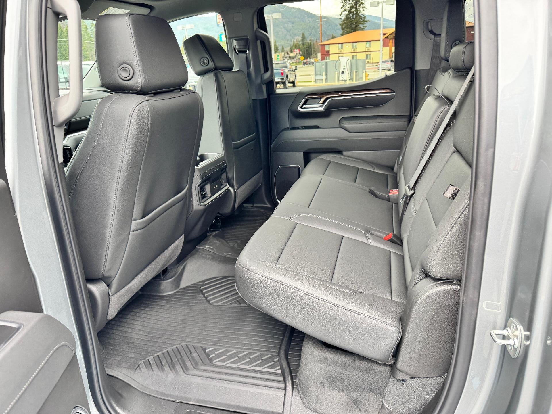 2026 Chevrolet Silverado 1500 LT / TRAIL BOSS / CREW / 6.2 LITER V8 / PREMIUM PCKG / ADAPTIVE CRUISE / STANDARD BOX