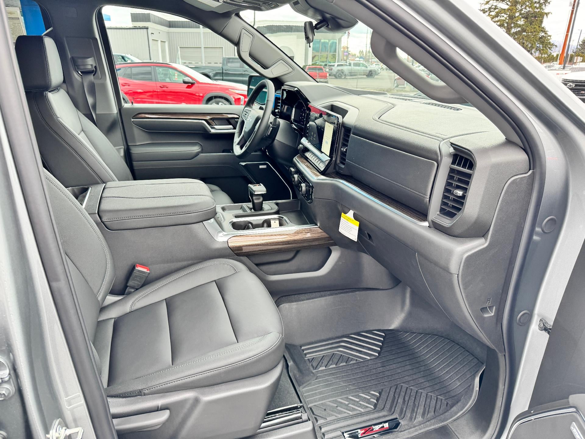2026 Chevrolet Silverado 1500 LT / TRAIL BOSS / CREW / 6.2 LITER V8 / PREMIUM PCKG / ADAPTIVE CRUISE / STANDARD BOX