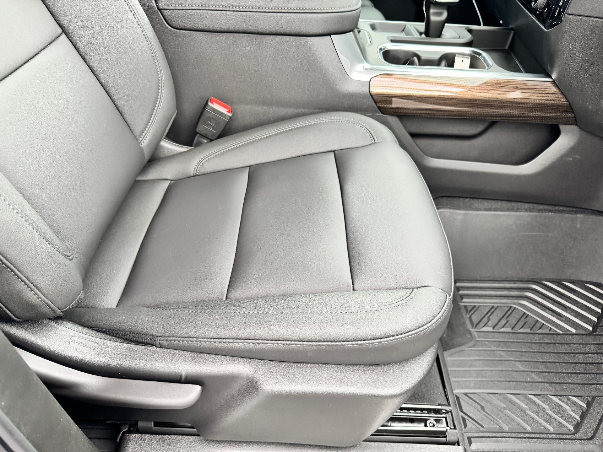 2026 Chevrolet Silverado 1500 LT / TRAIL BOSS / CREW / 6.2 LITER V8 / PREMIUM PCKG / ADAPTIVE CRUISE / STANDARD BOX