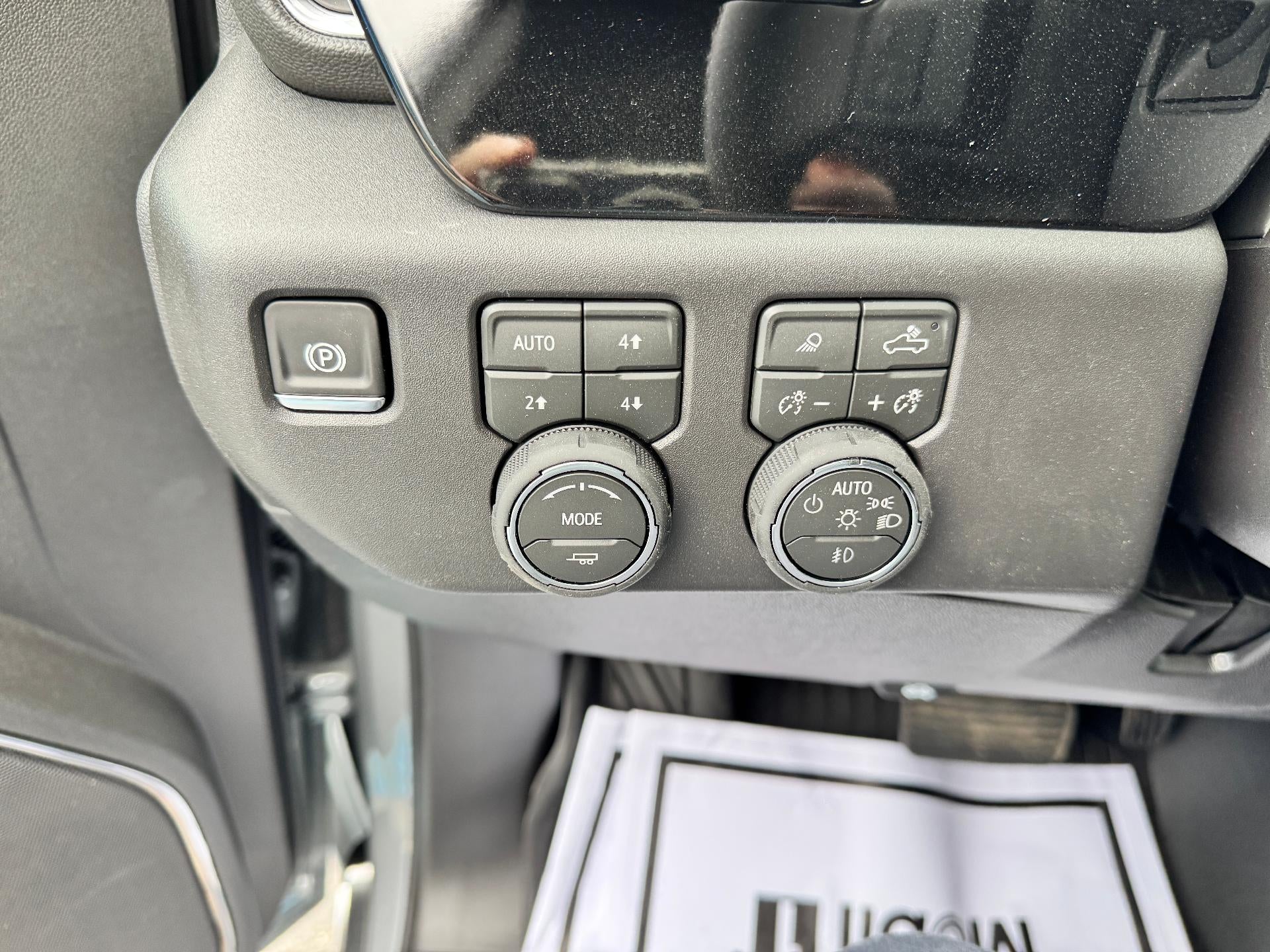 2026 Chevrolet Silverado 1500 LT / TRAIL BOSS / CREW / 6.2 LITER V8 / PREMIUM PCKG / ADAPTIVE CRUISE / STANDARD BOX