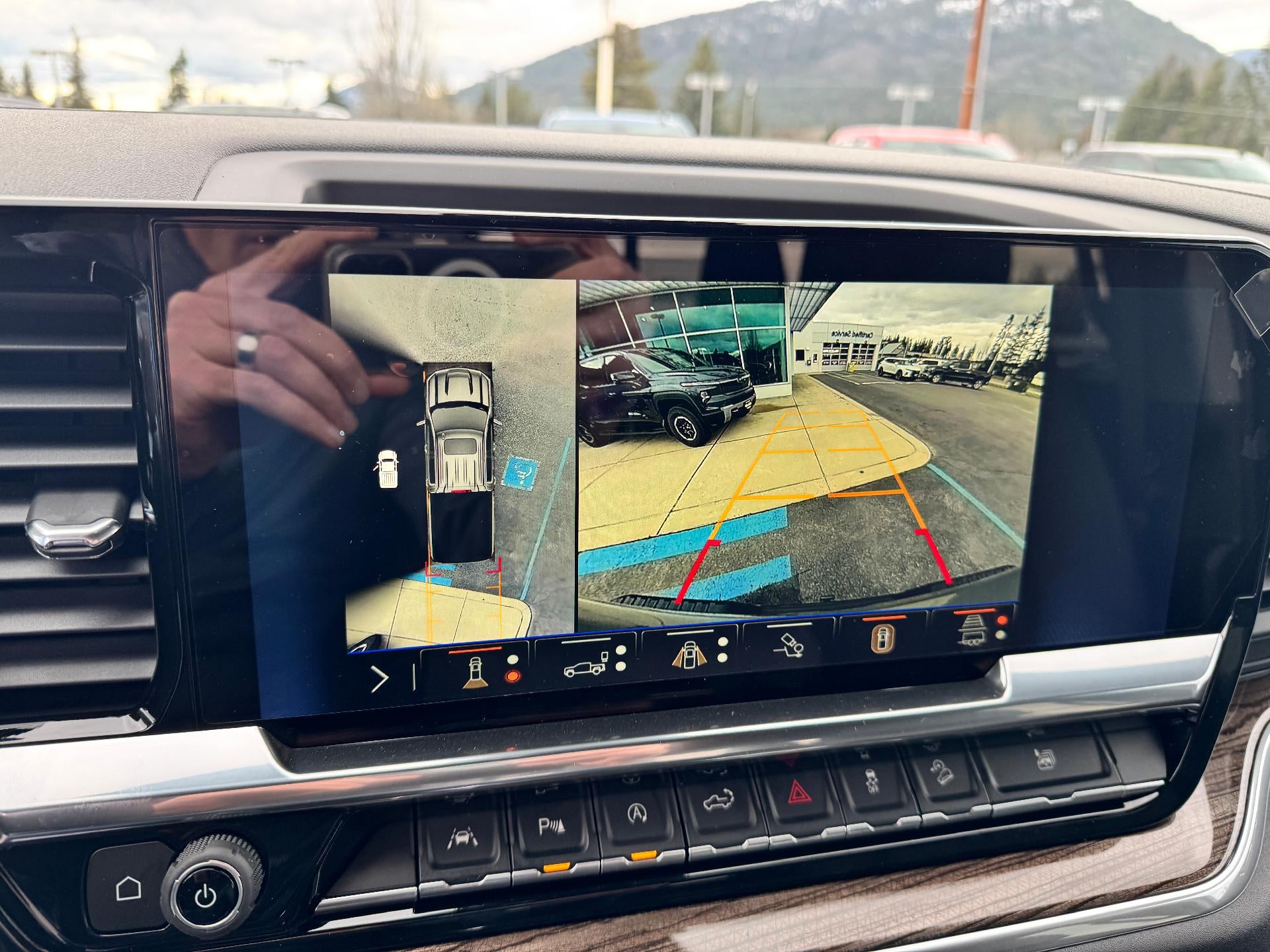 2026 Chevrolet Silverado 1500 LT / TRAIL BOSS / CREW / 6.2 LITER V8 / PREMIUM PCKG / ADAPTIVE CRUISE / STANDARD BOX