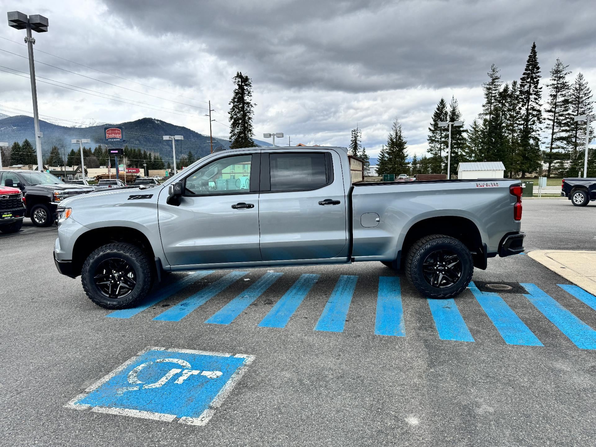 2026 Chevrolet Silverado 1500 LT / TRAIL BOSS / CREW / 6.2 LITER V8 / PREMIUM PCKG / ADAPTIVE CRUISE / STANDARD BOX