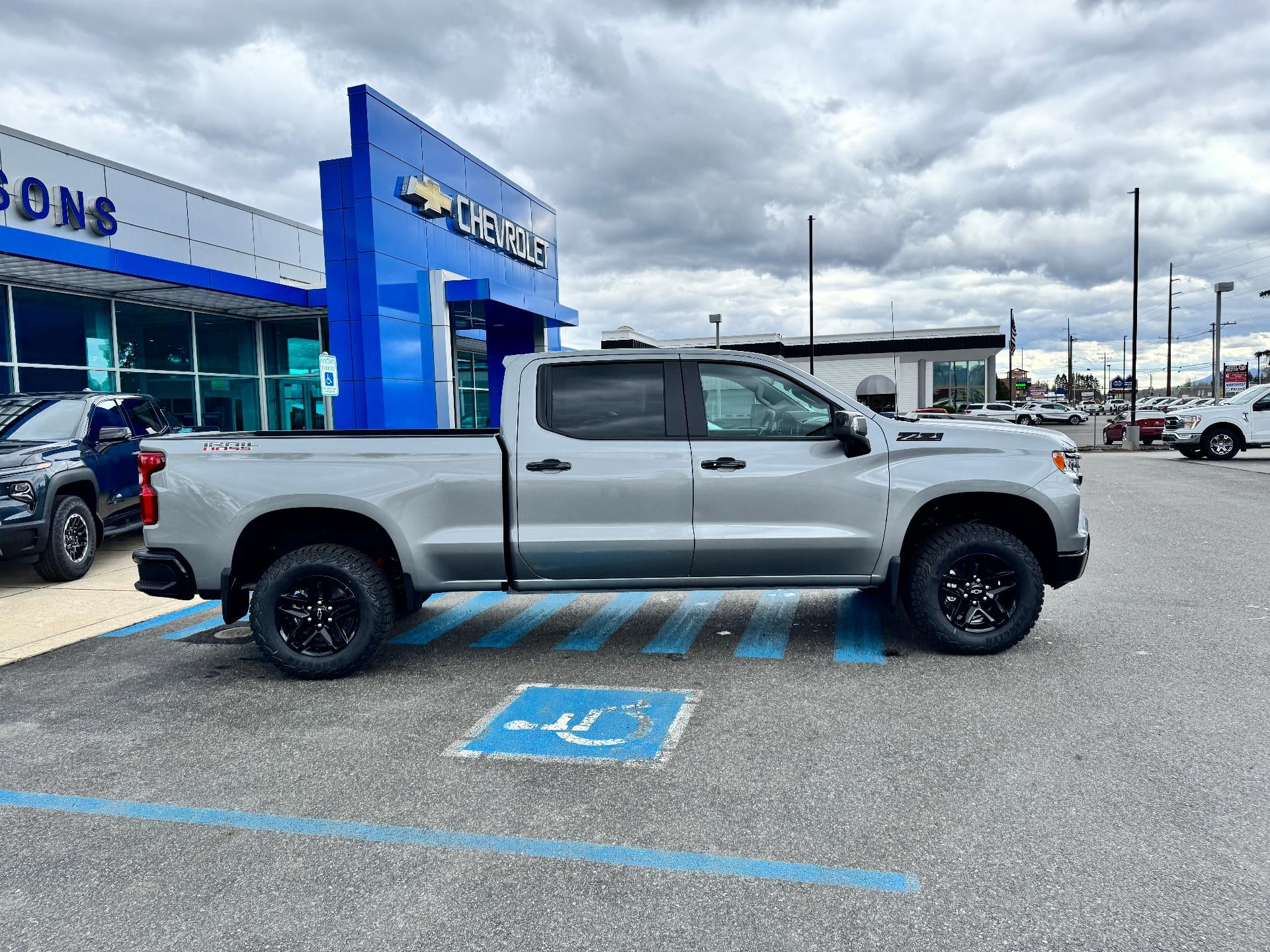 2026 Chevrolet Silverado 1500 LT / TRAIL BOSS / CREW / 6.2 LITER V8 / PREMIUM PCKG / ADAPTIVE CRUISE / STANDARD BOX