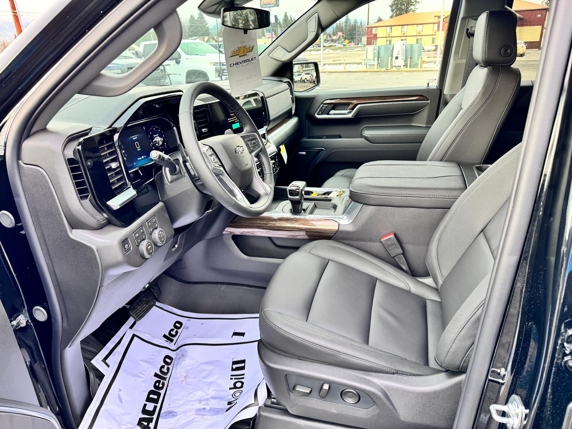 2026 Chevrolet Silverado 1500 LT TRAIL BOSS / CREW / 6.2 LITER V8 / MIDNIGHT PCKG / PREMIUM / SHORT BOX