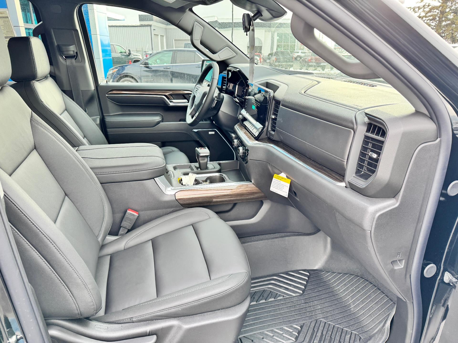 2026 Chevrolet Silverado 1500 LT TRAIL BOSS / CREW / 6.2 LITER V8 / MIDNIGHT PCKG / PREMIUM / SHORT BOX