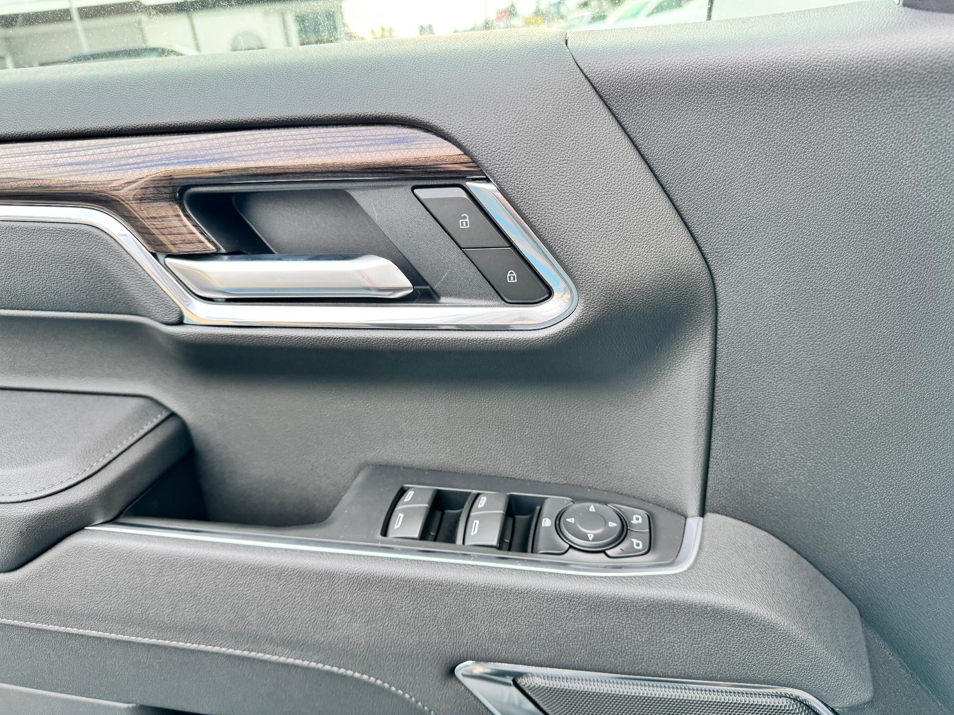 2026 Chevrolet Silverado 1500 LT TRAIL BOSS / CREW / 6.2 LITER V8 / MIDNIGHT PCKG / PREMIUM / SHORT BOX