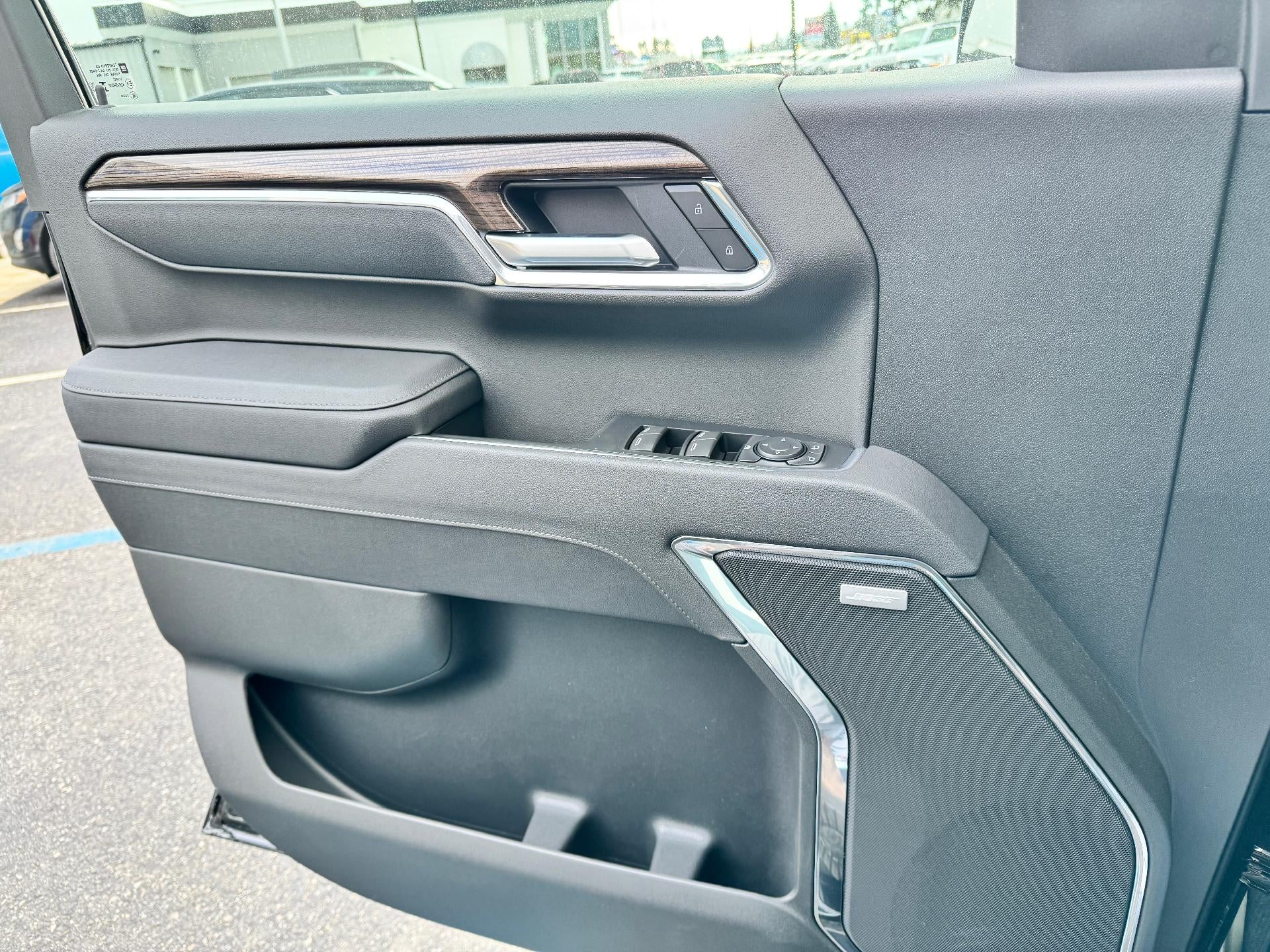 2026 Chevrolet Silverado 1500 LT TRAIL BOSS / CREW / 6.2 LITER V8 / MIDNIGHT PCKG / PREMIUM / SHORT BOX