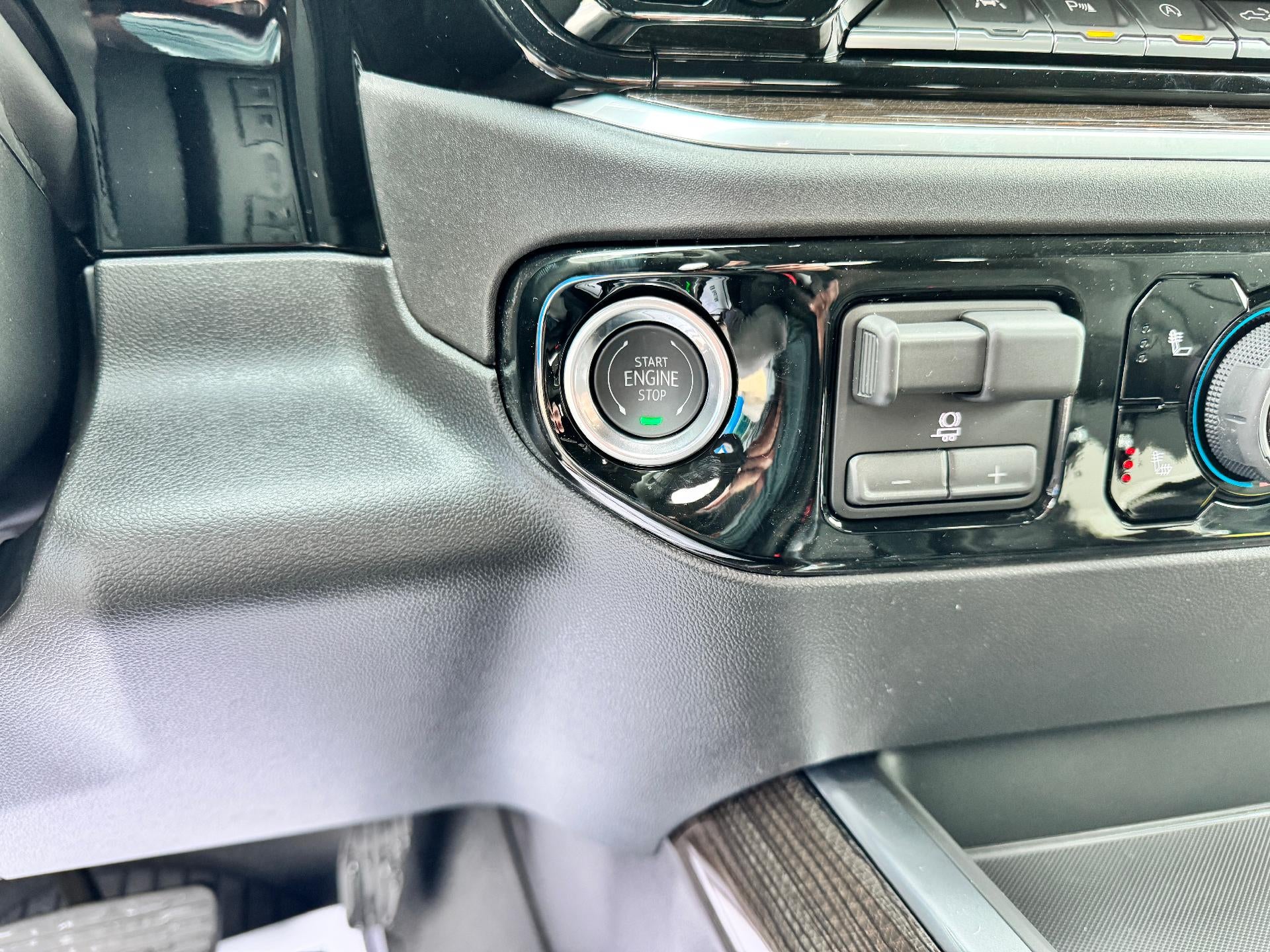 2026 Chevrolet Silverado 1500 LT TRAIL BOSS / CREW / 6.2 LITER V8 / MIDNIGHT PCKG / PREMIUM / SHORT BOX