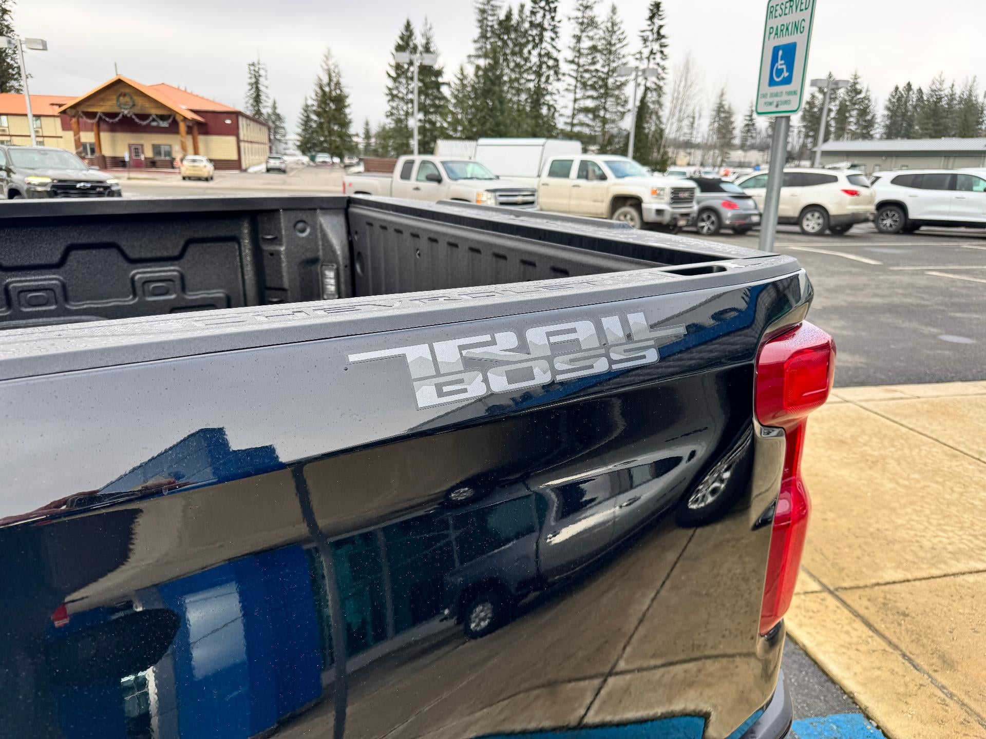 2026 Chevrolet Silverado 1500 LT TRAIL BOSS / CREW / 6.2 LITER V8 / MIDNIGHT PCKG / PREMIUM / SHORT BOX