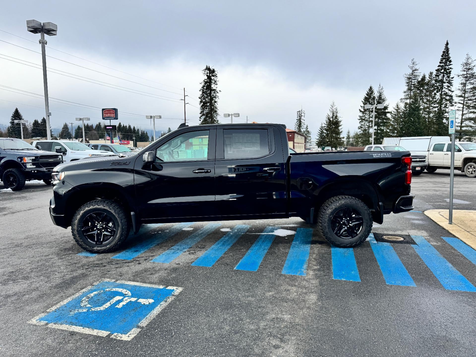 2026 Chevrolet Silverado 1500 LT TRAIL BOSS / CREW / 6.2 LITER V8 / MIDNIGHT PCKG / PREMIUM / SHORT BOX