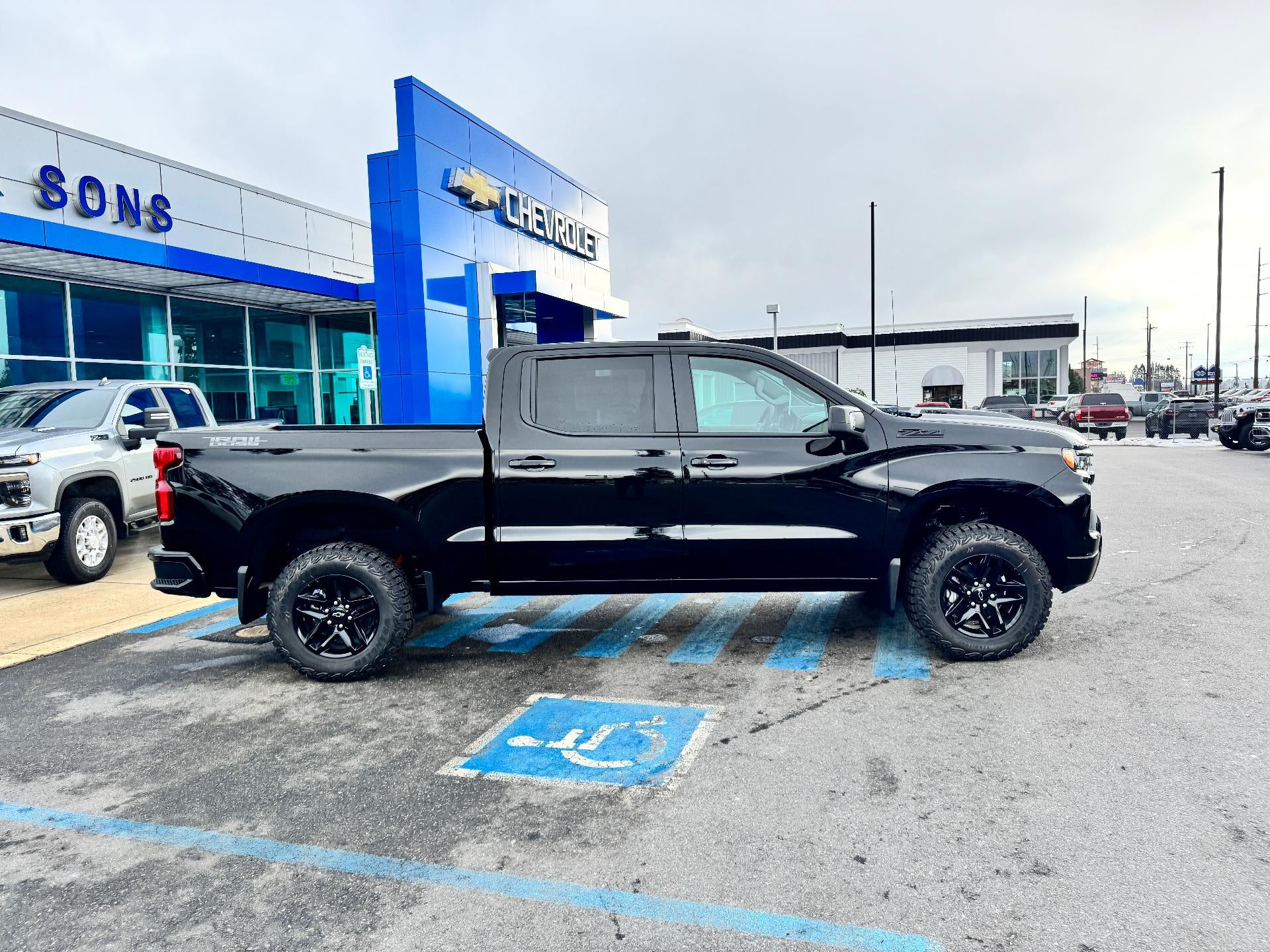 2026 Chevrolet Silverado 1500 LT TRAIL BOSS / CREW / 6.2 LITER V8 / MIDNIGHT PCKG / PREMIUM / SHORT BOX