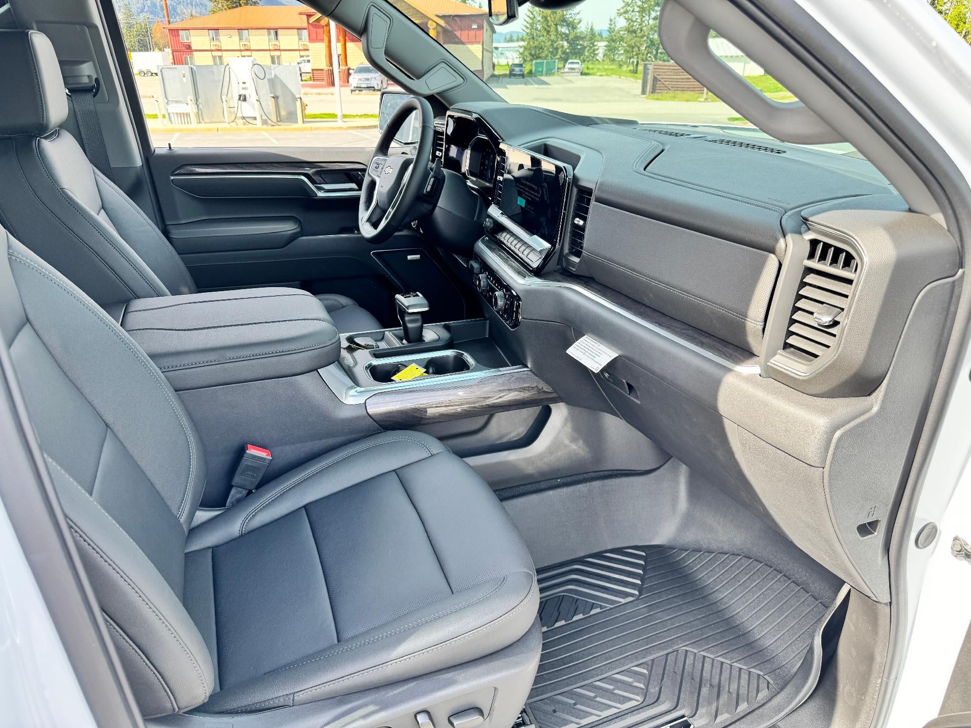 2026 Chevrolet Silverado 1500 LTZ / CREW / DMAX DIESEL / Z71 OFF ROAD / ADAPTIVE CRUISE / SHORT BOX