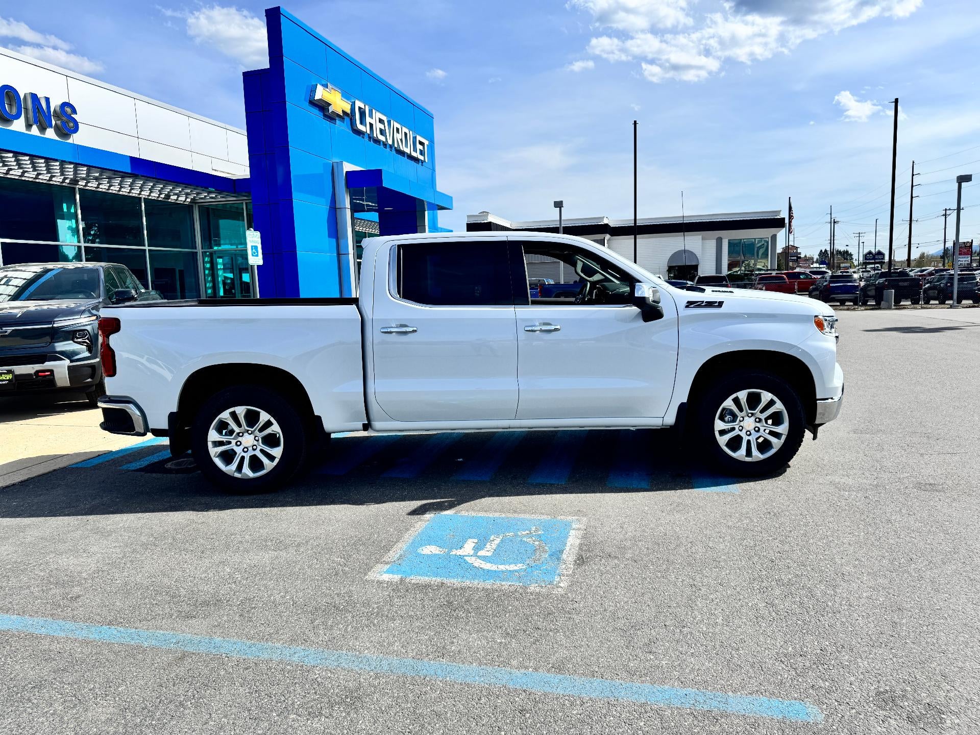 2026 Chevrolet Silverado 1500 LTZ / CREW / DMAX DIESEL / Z71 OFF ROAD / ADAPTIVE CRUISE / SHORT BOX