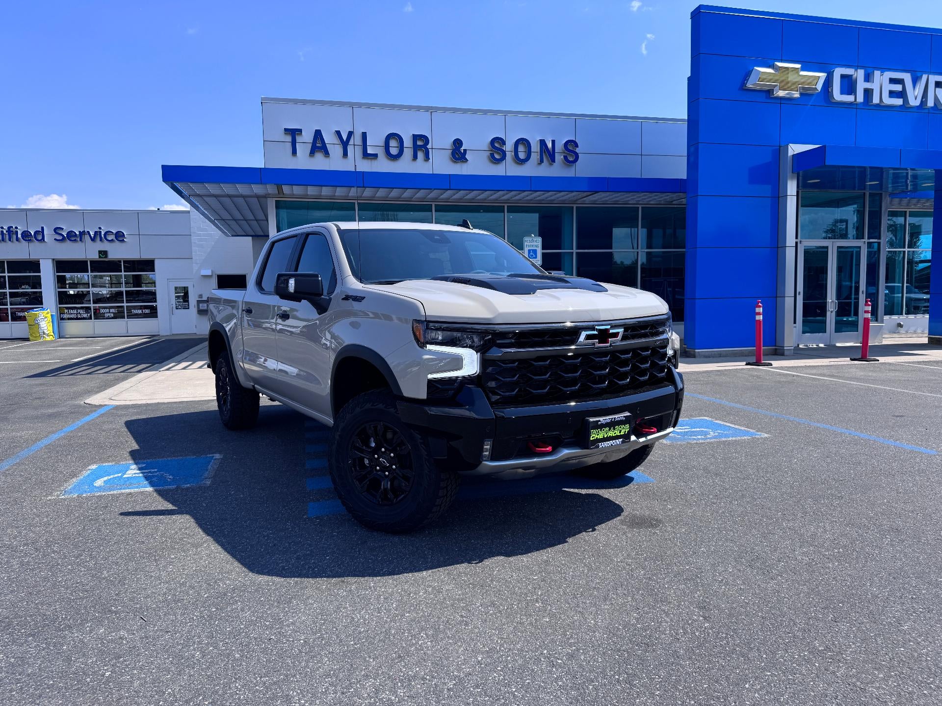 2026 Chevrolet Silverado 1500 ZR2 OFF ROAD / CREW / DMAX DIESEL / SUNROOF / TECH PCKG / SHORT BOX