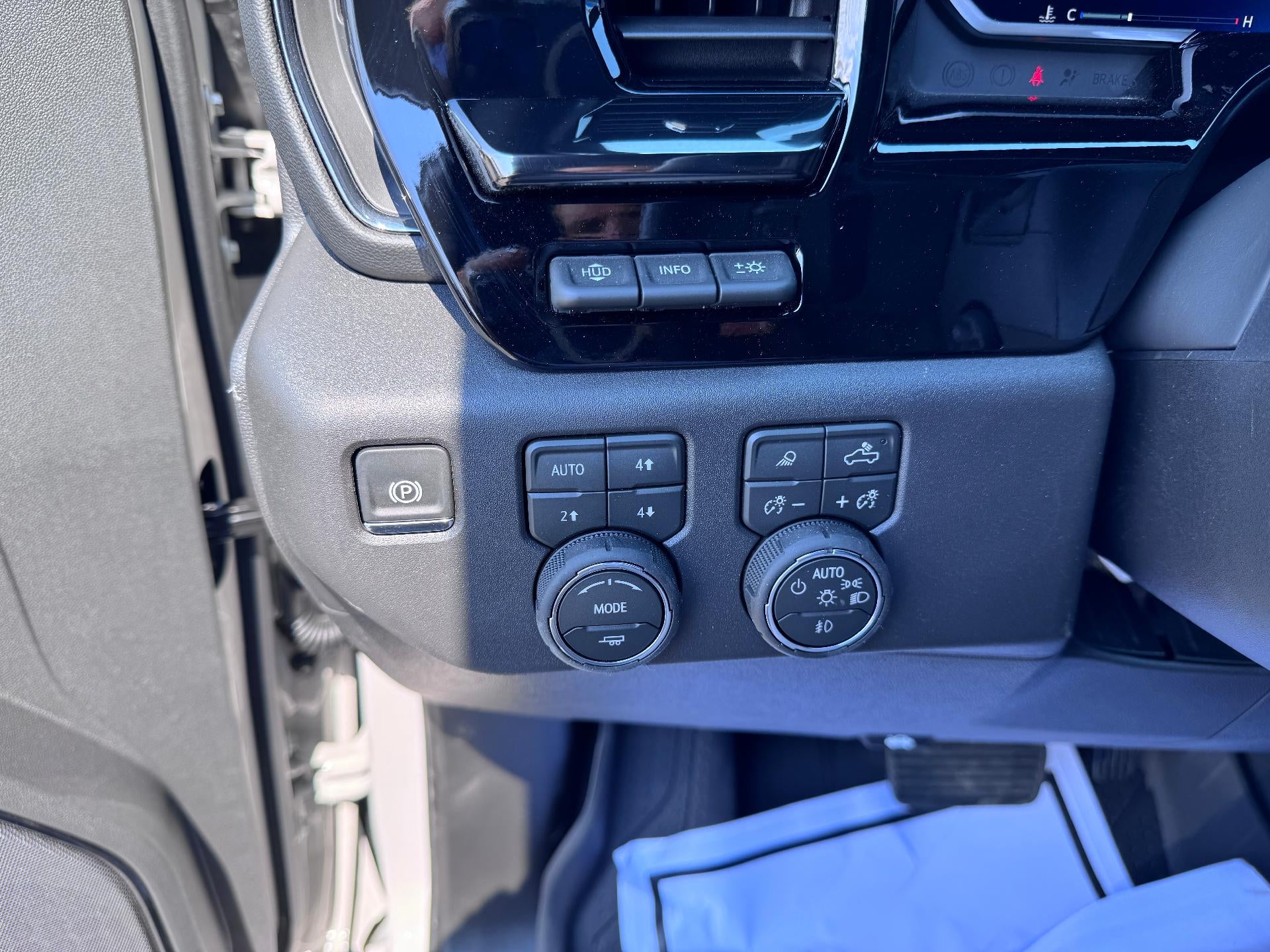 2026 Chevrolet Silverado 1500 ZR2 OFF ROAD / CREW / DMAX DIESEL / SUNROOF / TECH PCKG / SHORT BOX