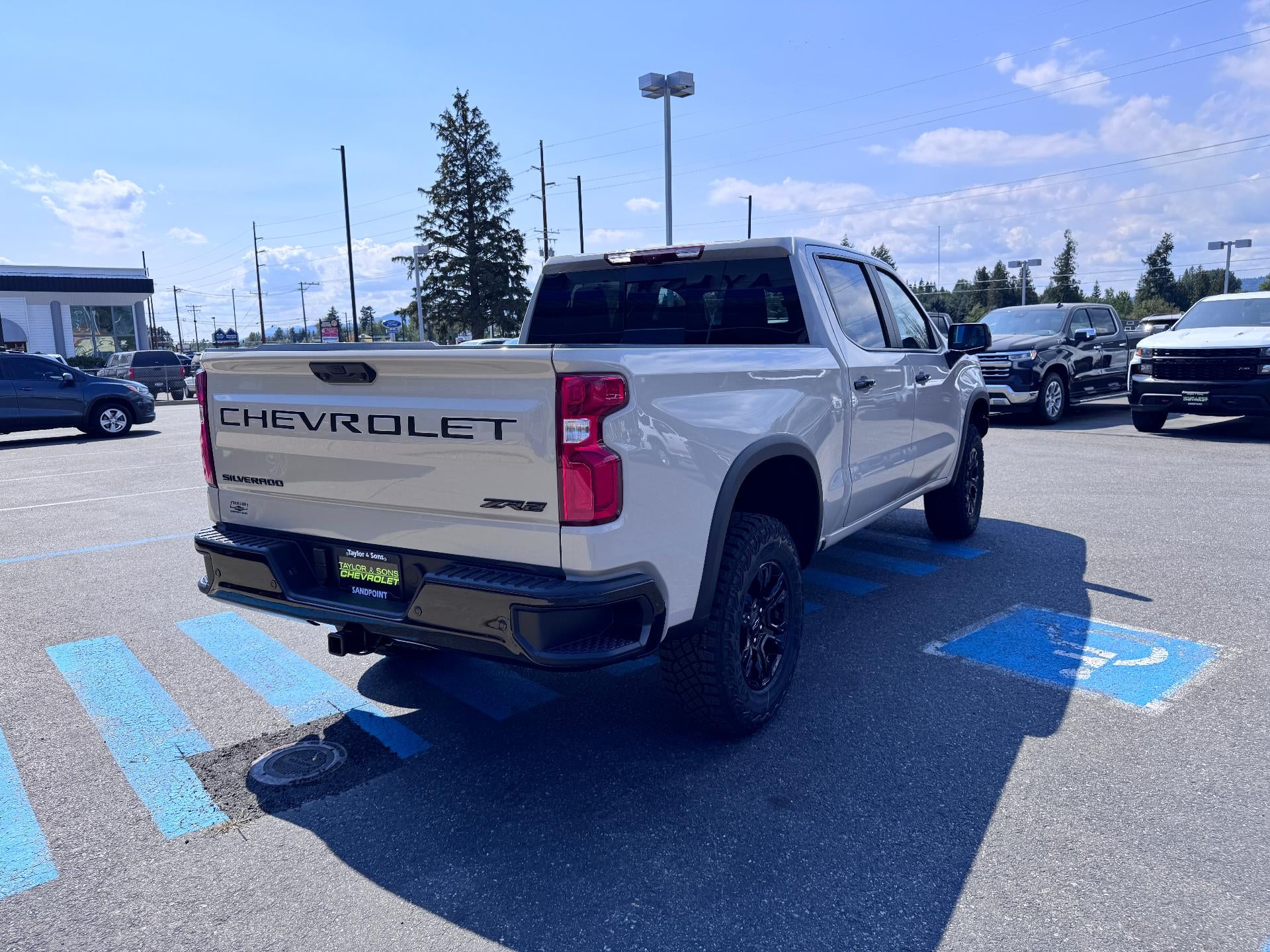 2026 Chevrolet Silverado 1500 ZR2 OFF ROAD / CREW / DMAX DIESEL / SUNROOF / TECH PCKG / SHORT BOX