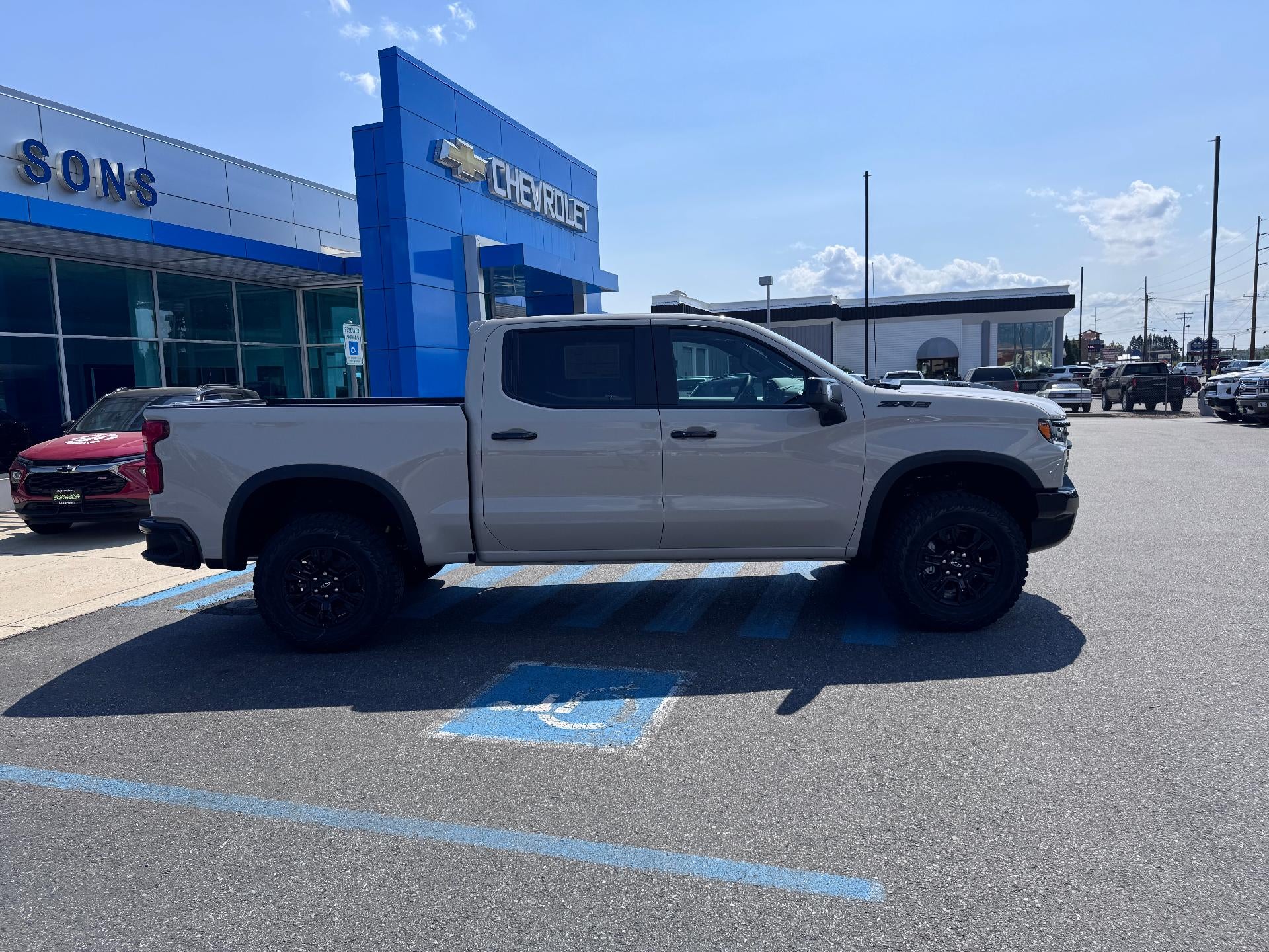 2026 Chevrolet Silverado 1500 ZR2 OFF ROAD / CREW / DMAX DIESEL / SUNROOF / TECH PCKG / SHORT BOX