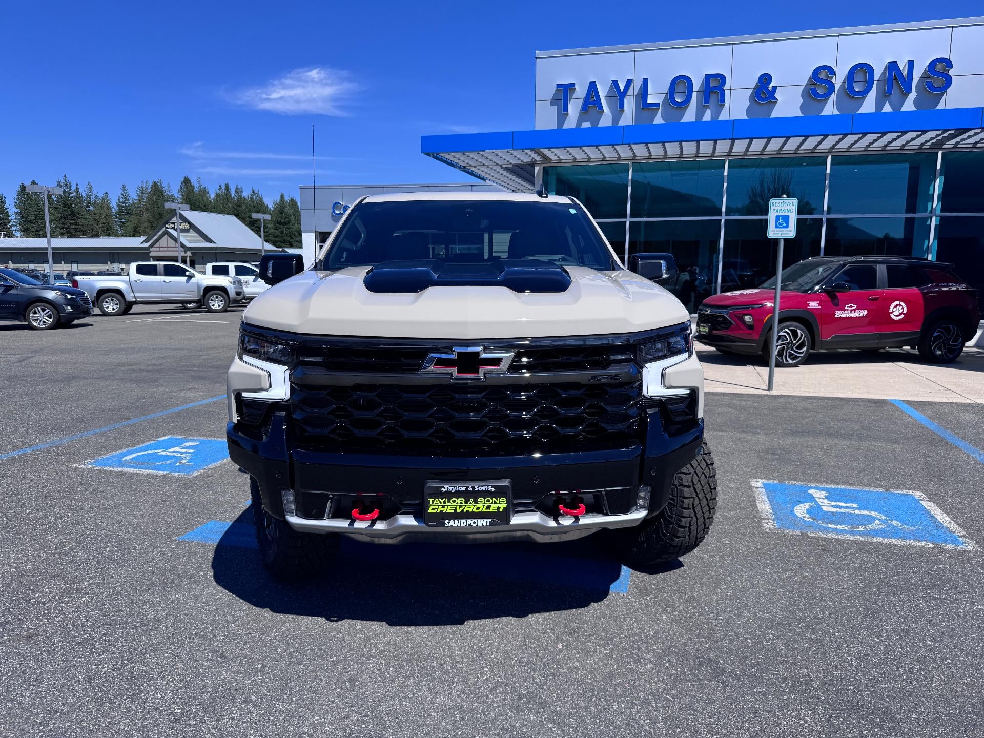 2026 Chevrolet Silverado 1500 ZR2 OFF ROAD / CREW / DMAX DIESEL / SUNROOF / TECH PCKG / SHORT BOX
