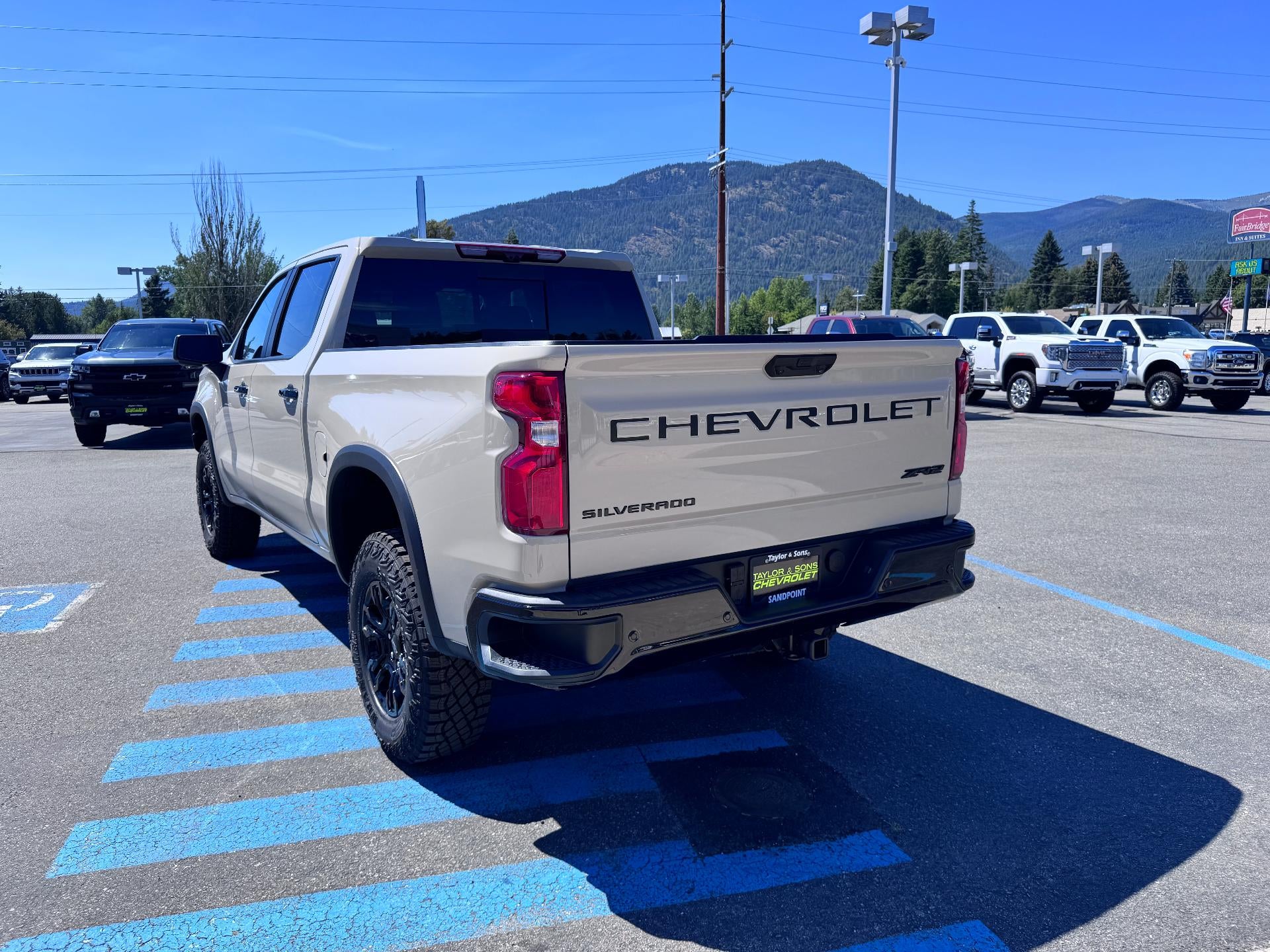 2026 Chevrolet Silverado 1500 ZR2 OFF ROAD / CREW / DMAX DIESEL / SUNROOF / TECH PCKG / SHORT BOX
