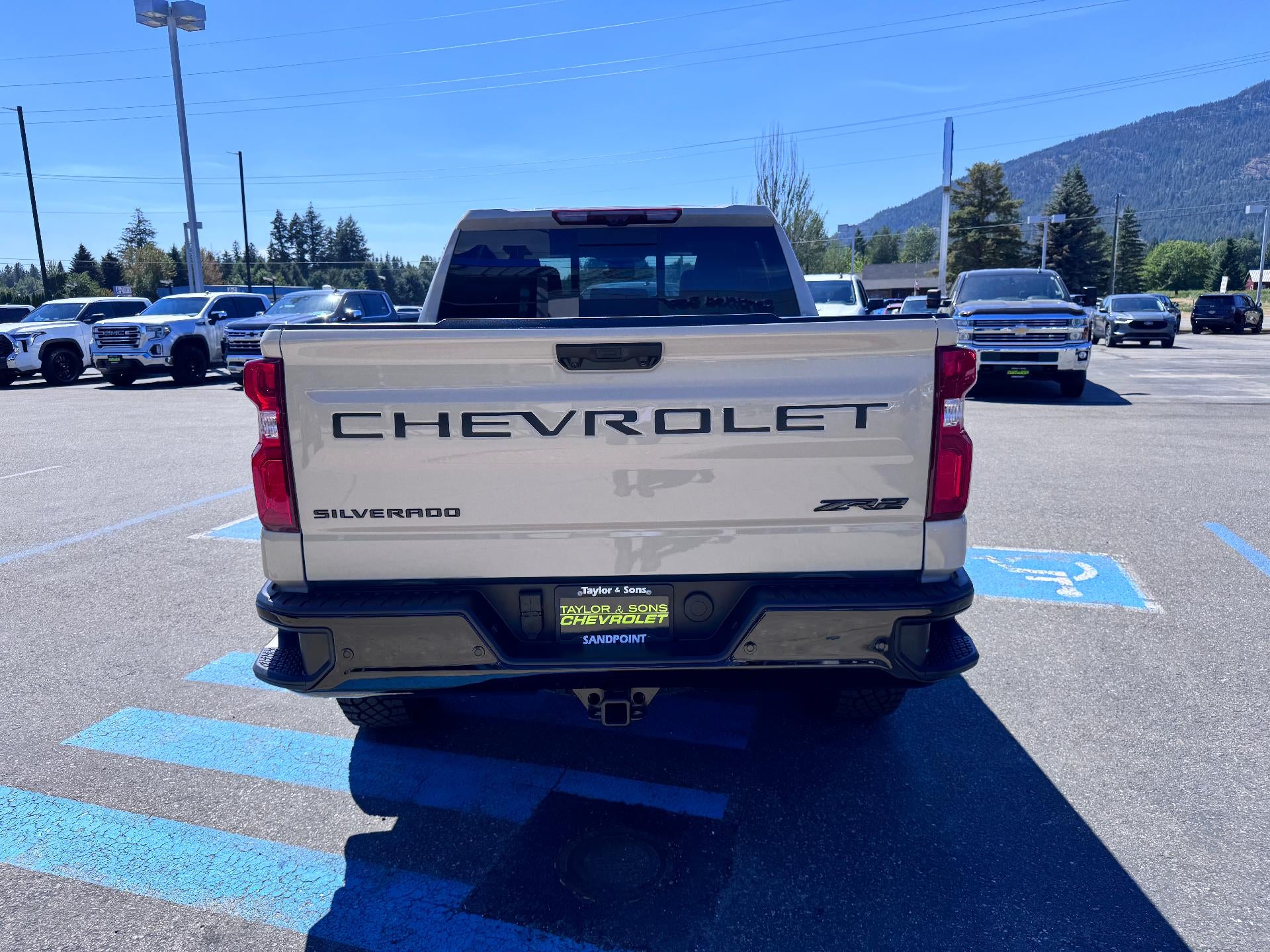 2026 Chevrolet Silverado 1500 ZR2 OFF ROAD / CREW / DMAX DIESEL / SUNROOF / TECH PCKG / SHORT BOX