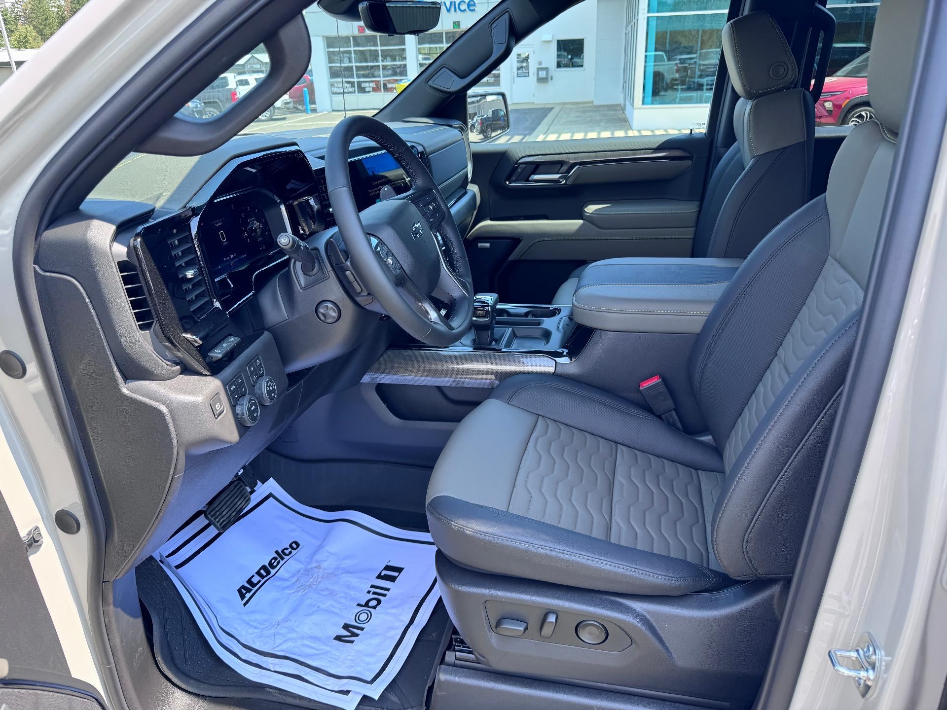 2026 Chevrolet Silverado 1500 ZR2 OFF ROAD / CREW / 6.2 LITER V8 / SUNROOF / TECH PCKG / SHORT BOX