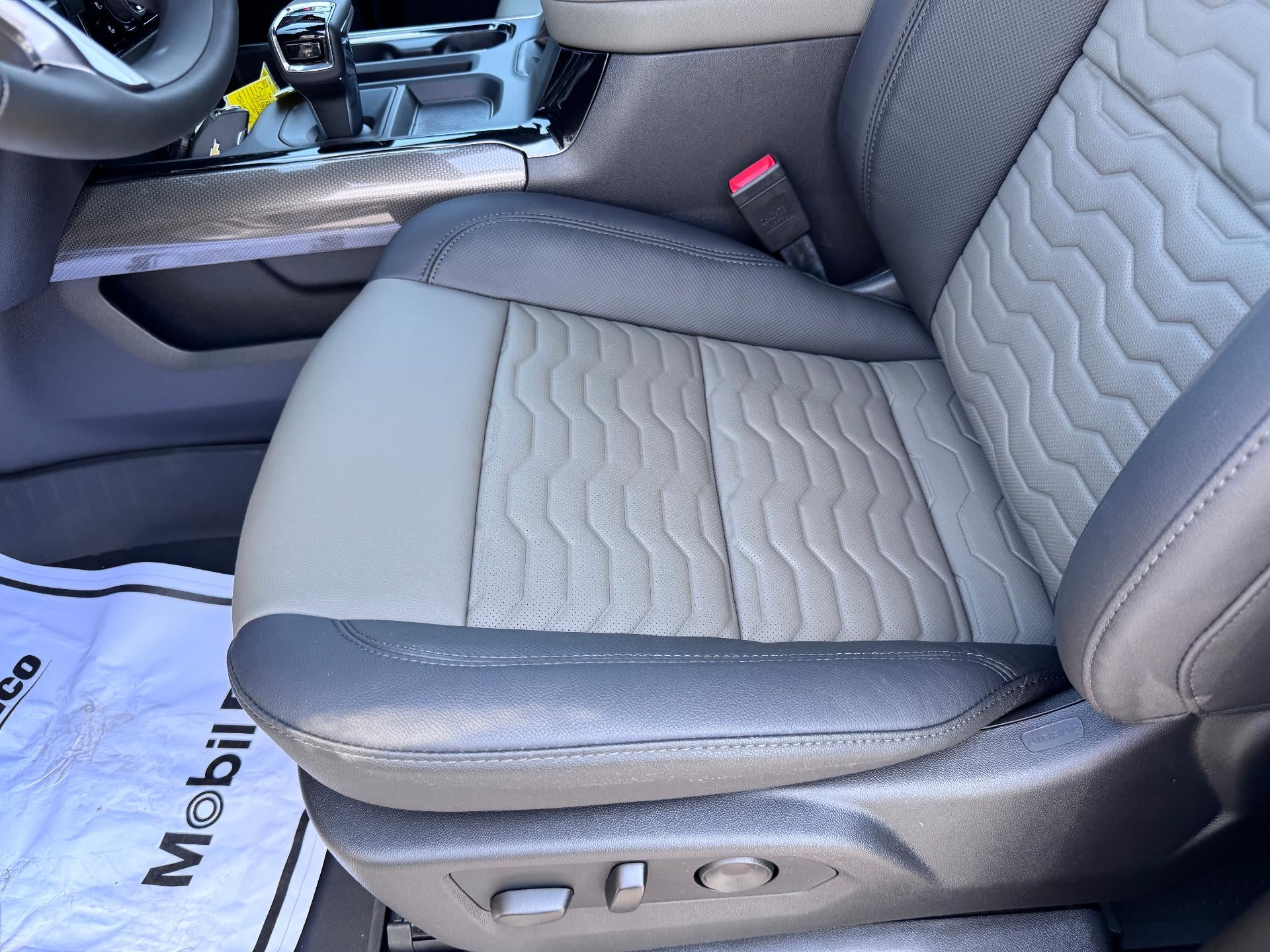 2026 Chevrolet Silverado 1500 ZR2 OFF ROAD / CREW / 6.2 LITER V8 / SUNROOF / TECH PCKG / SHORT BOX