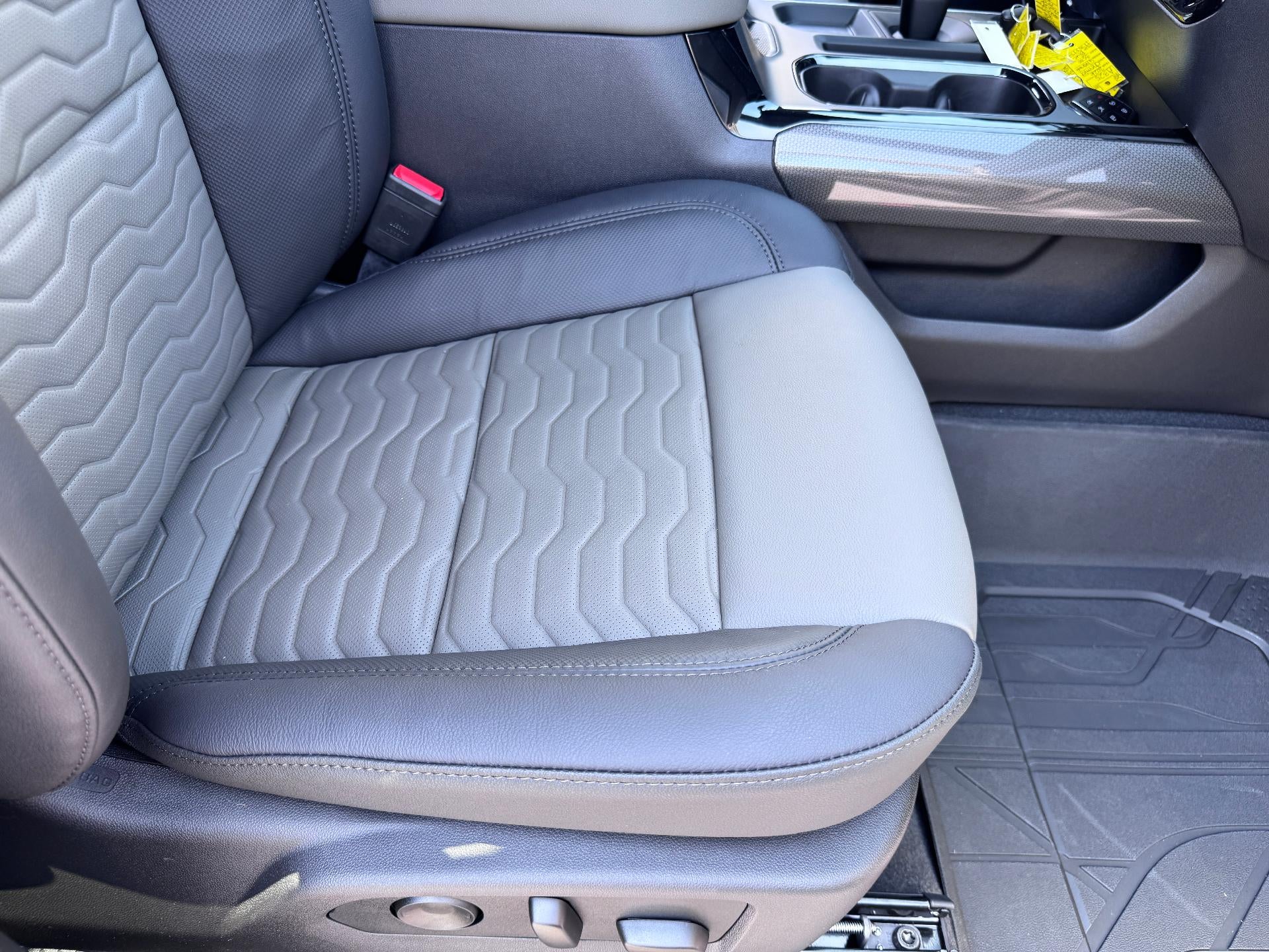 2026 Chevrolet Silverado 1500 ZR2 OFF ROAD / CREW / 6.2 LITER V8 / SUNROOF / TECH PCKG / SHORT BOX