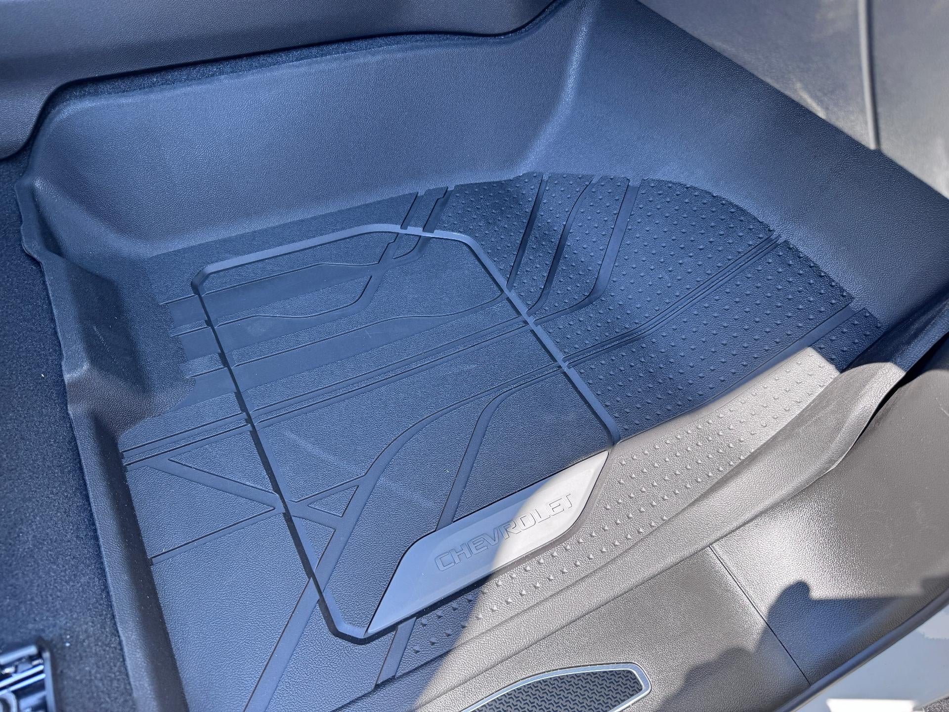 2026 Chevrolet Silverado 1500 ZR2 OFF ROAD / CREW / 6.2 LITER V8 / SUNROOF / TECH PCKG / SHORT BOX