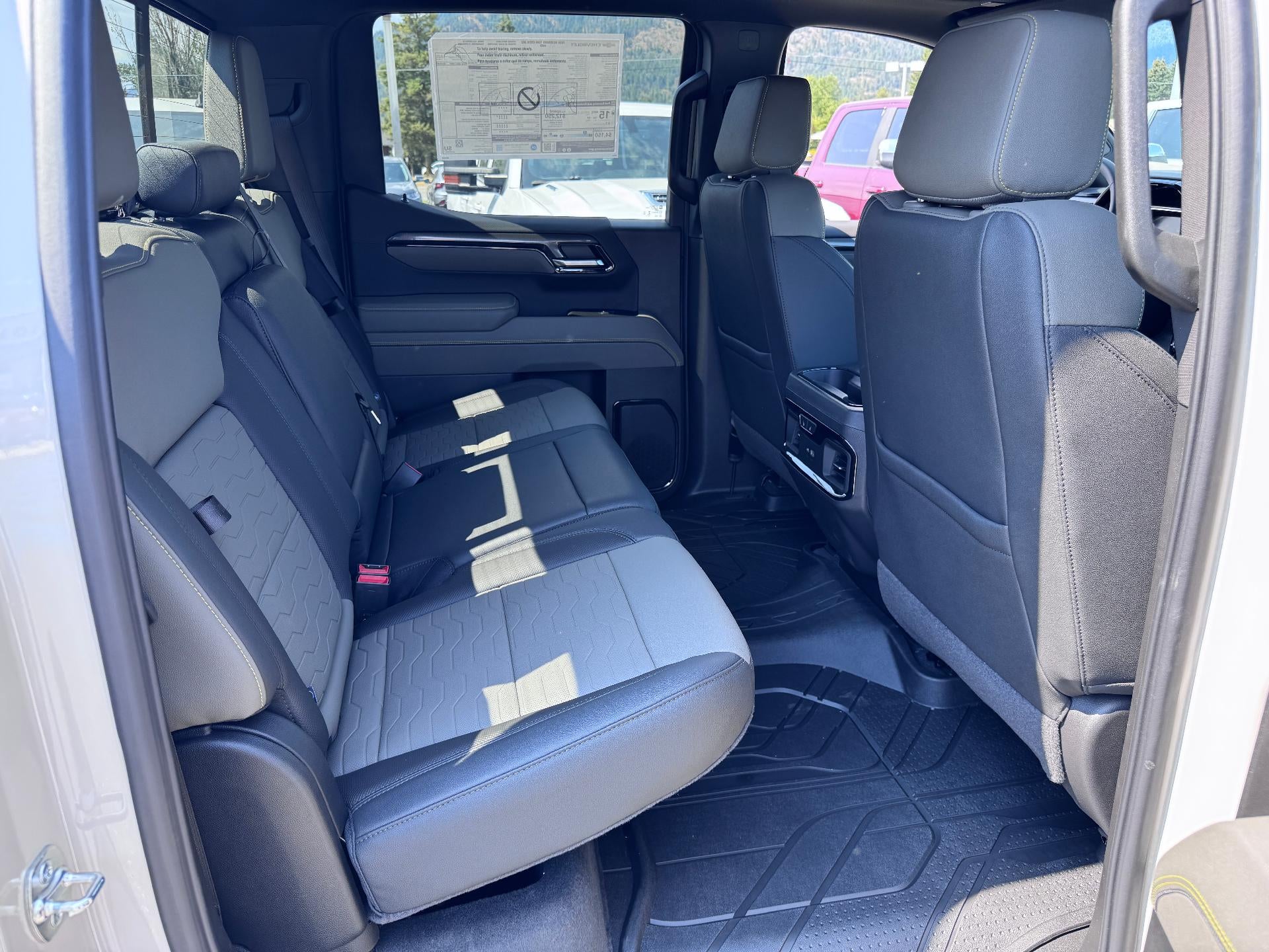 2026 Chevrolet Silverado 1500 ZR2 OFF ROAD / CREW / 6.2 LITER V8 / SUNROOF / TECH PCKG / SHORT BOX