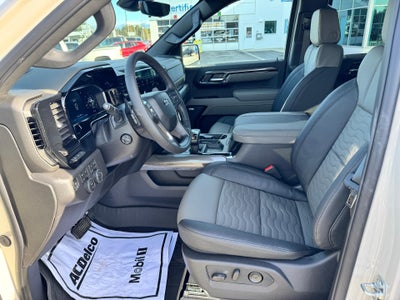 2026 Chevrolet Silverado 1500 ZR2 OFF ROAD / CREW / 6.2 LITER V8 / SUNROOF / TECH PCKG / SHORT BOX