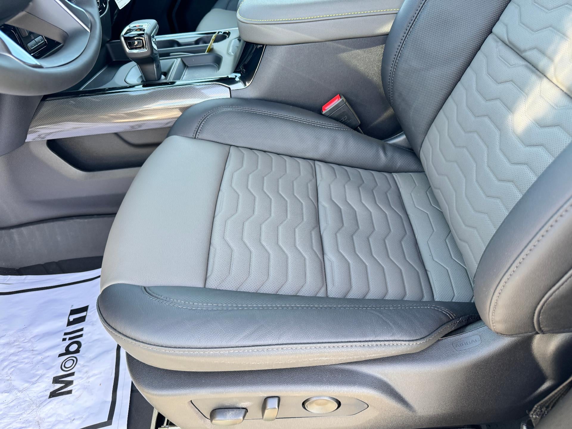 2026 Chevrolet Silverado 1500 ZR2 OFF ROAD / CREW / 6.2 LITER V8 / SUNROOF / TECH PCKG / SHORT BOX