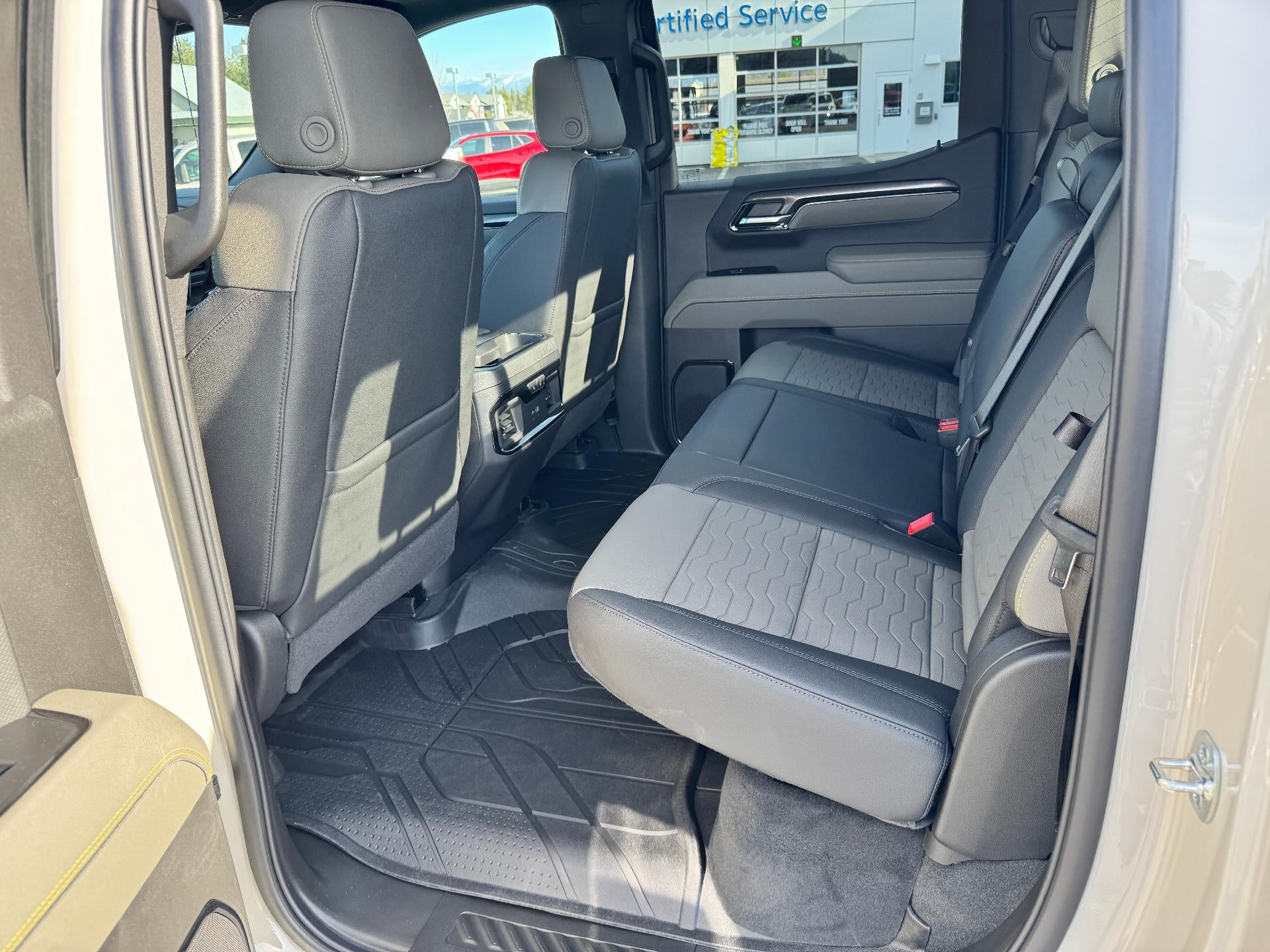 2026 Chevrolet Silverado 1500 ZR2 OFF ROAD / CREW / 6.2 LITER V8 / SUNROOF / TECH PCKG / SHORT BOX