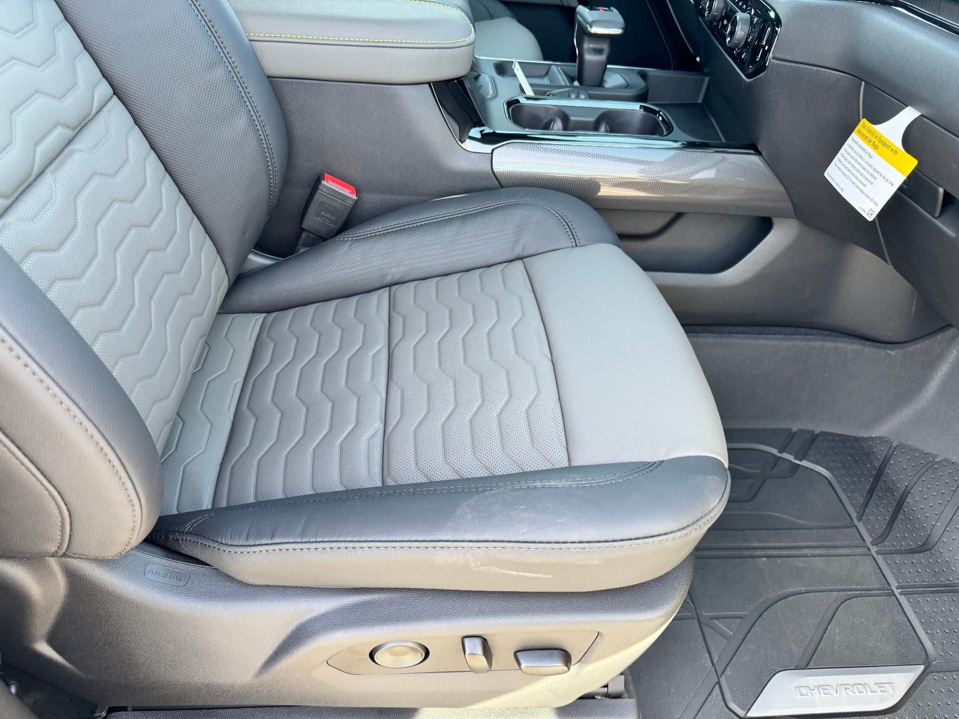 2026 Chevrolet Silverado 1500 ZR2 OFF ROAD / CREW / 6.2 LITER V8 / SUNROOF / TECH PCKG / SHORT BOX